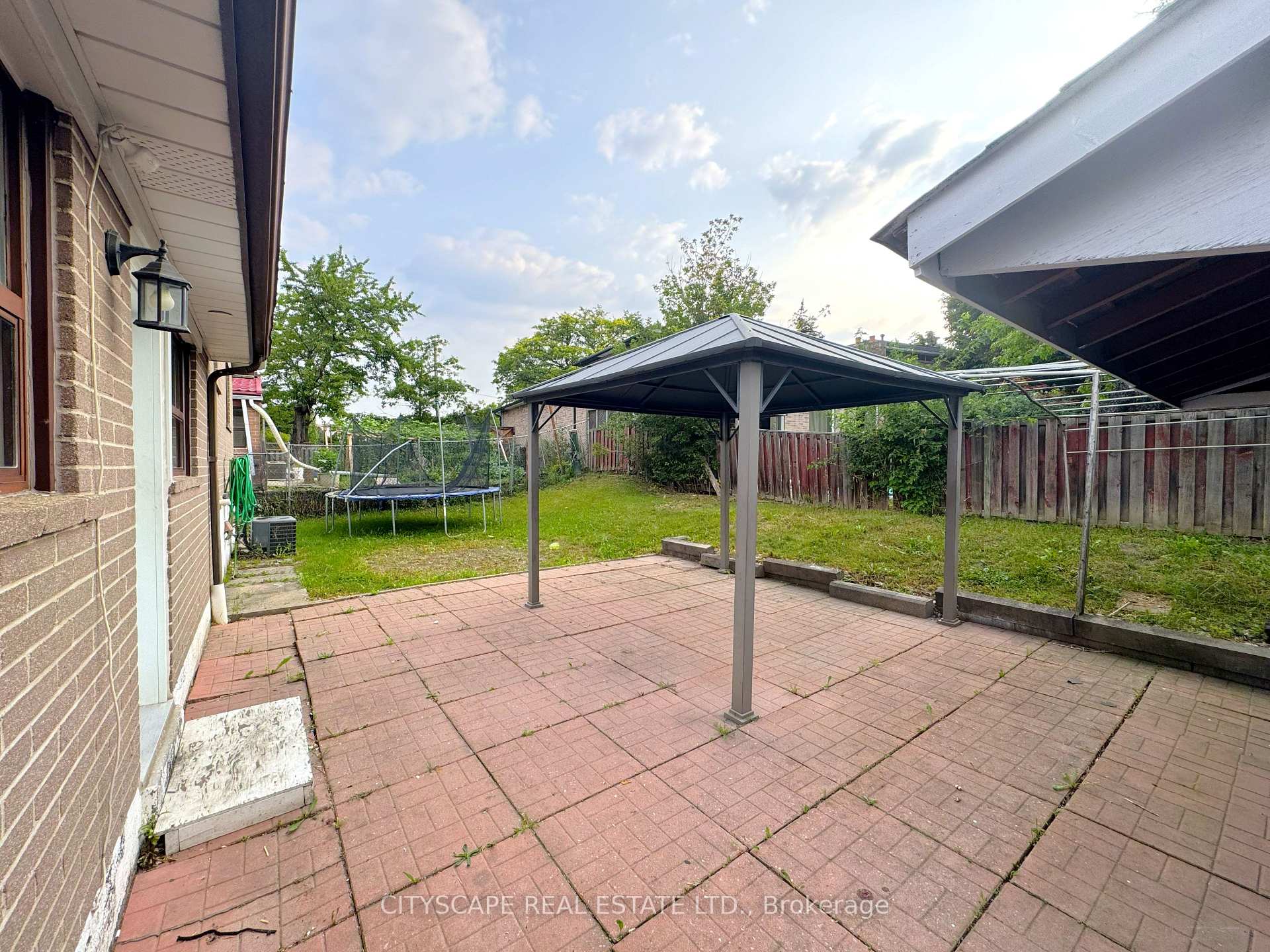Photo 42 of 61 Bloomington Crescent, North York, Black Creek — HOMEH