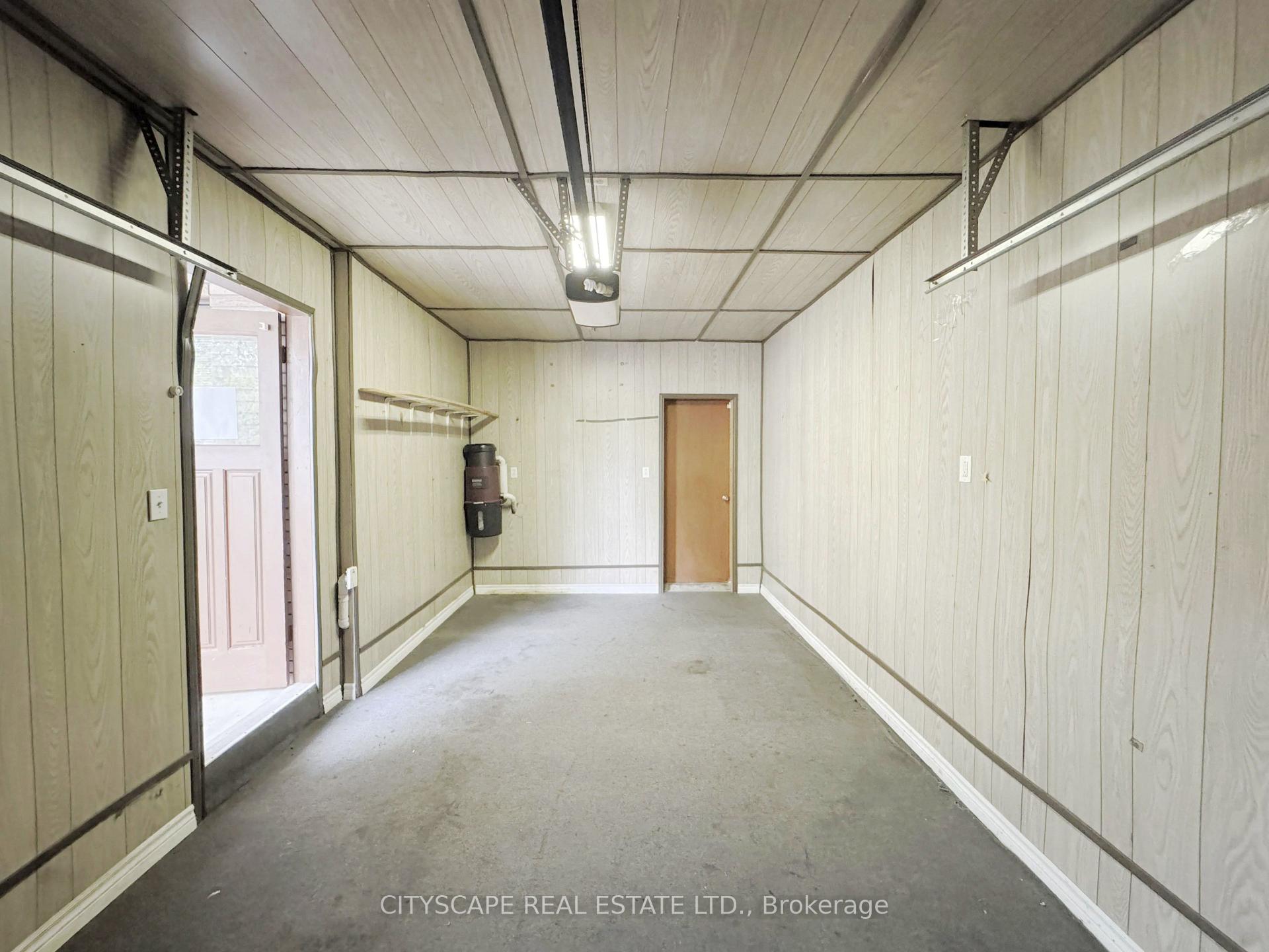 Photo 44 of 61 Bloomington Crescent, North York, Black Creek — HOMEH