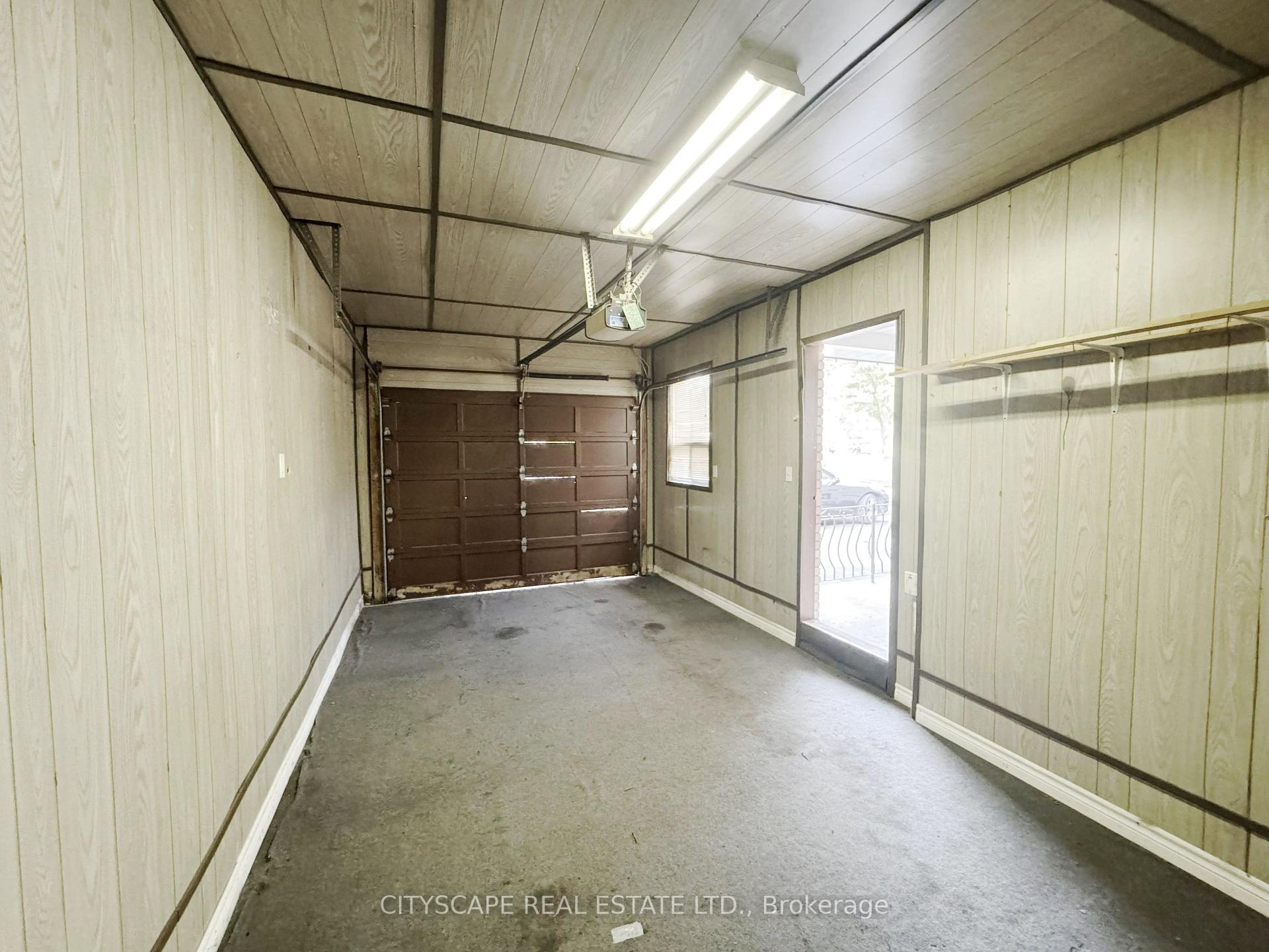 Photo 45 of 61 Bloomington Crescent, North York, Black Creek — HOMEH