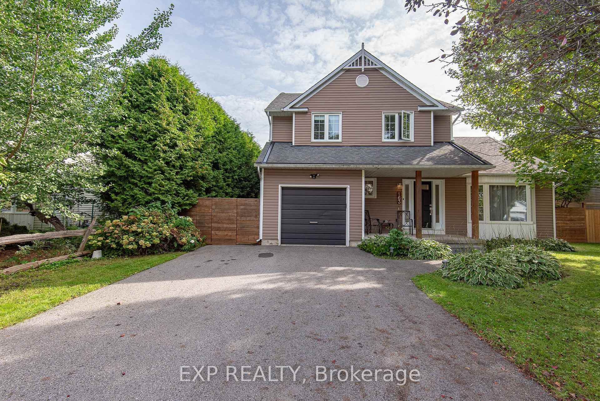 Photo 3 of 163 Tweed Crescent, Russell, Village of Russell — HOMEH