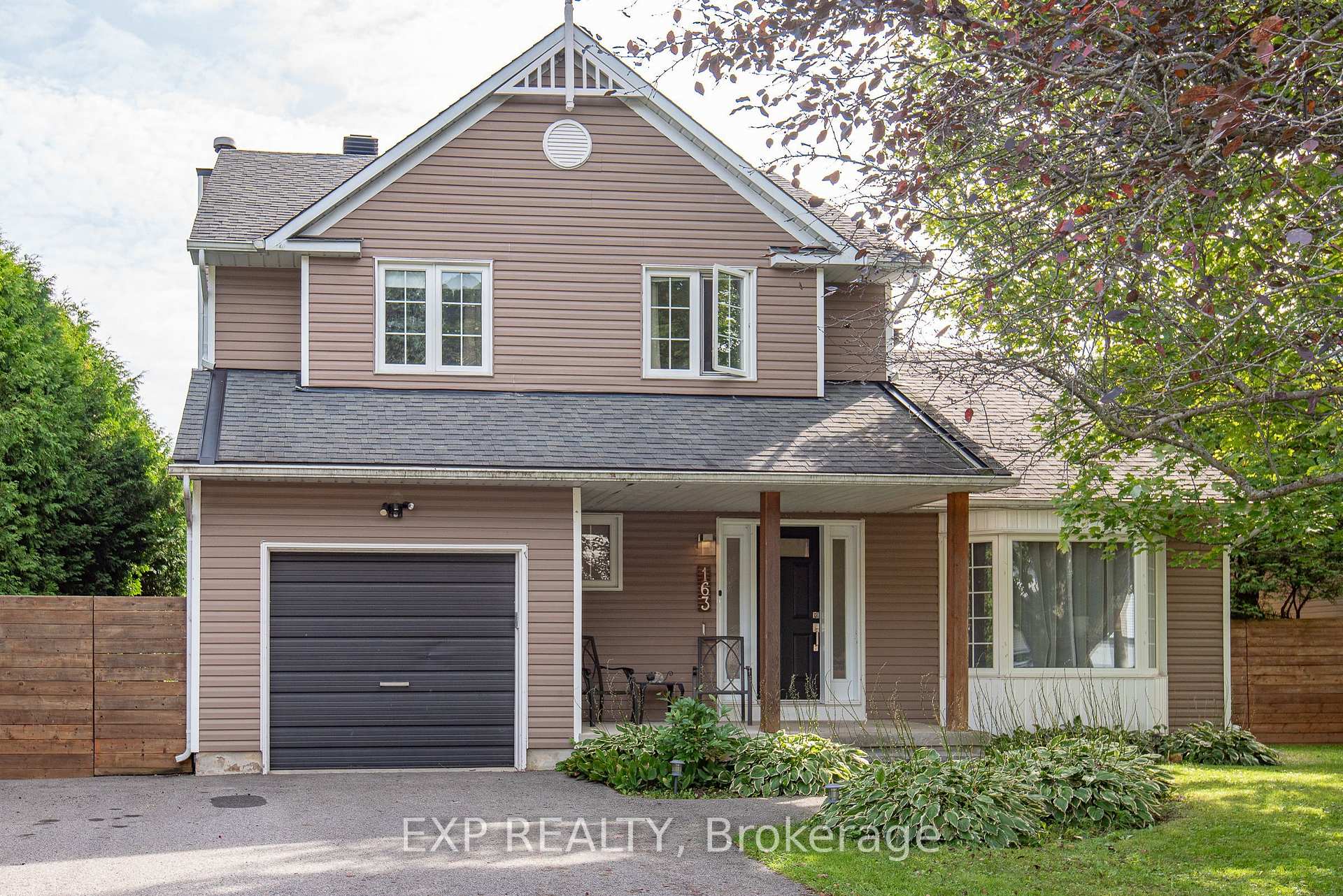 Photo 2 of 163 Tweed Crescent, Russell, Village of Russell — HOMEH