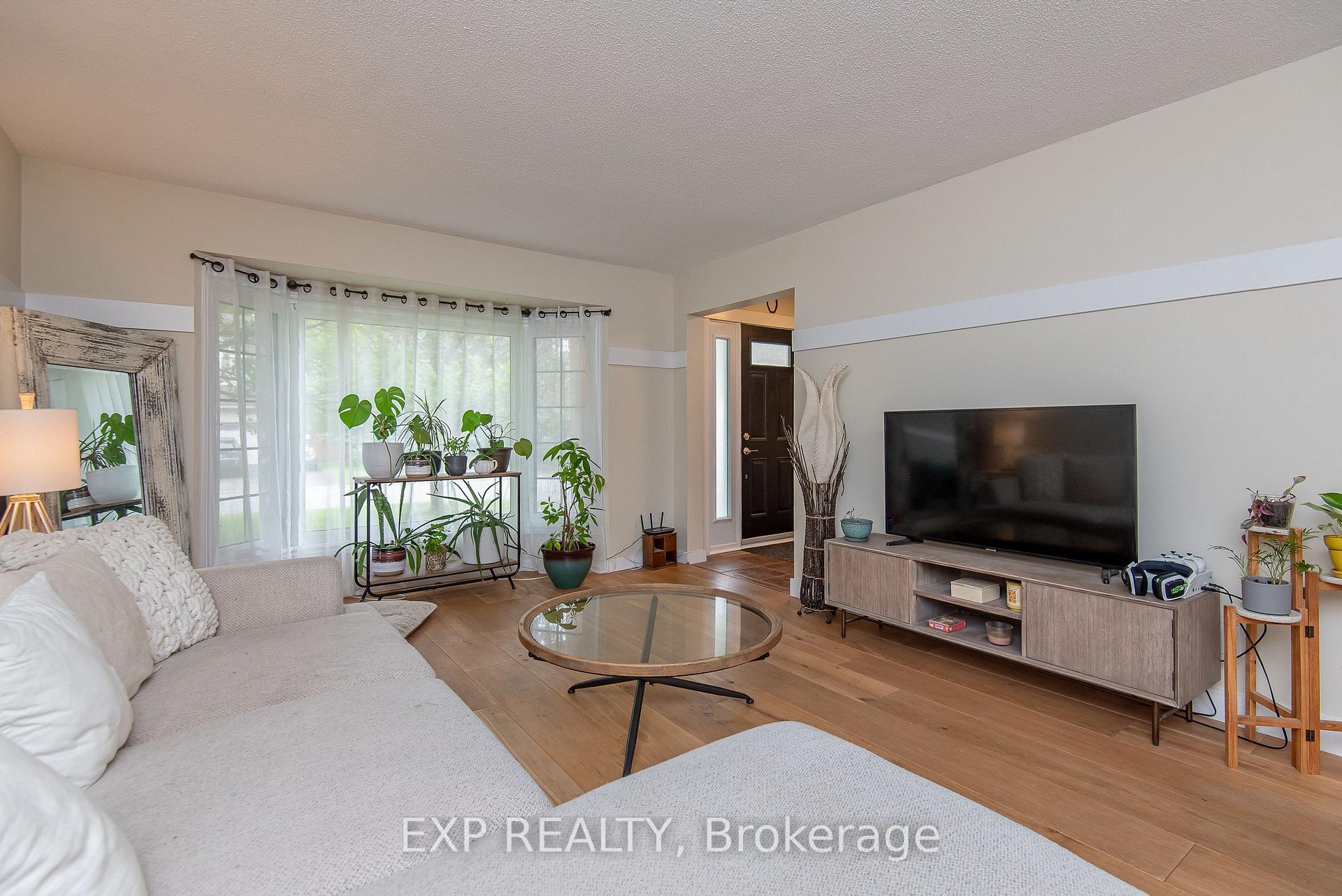 Photo 10 of 163 Tweed Crescent, Russell, Village of Russell — HOMEH