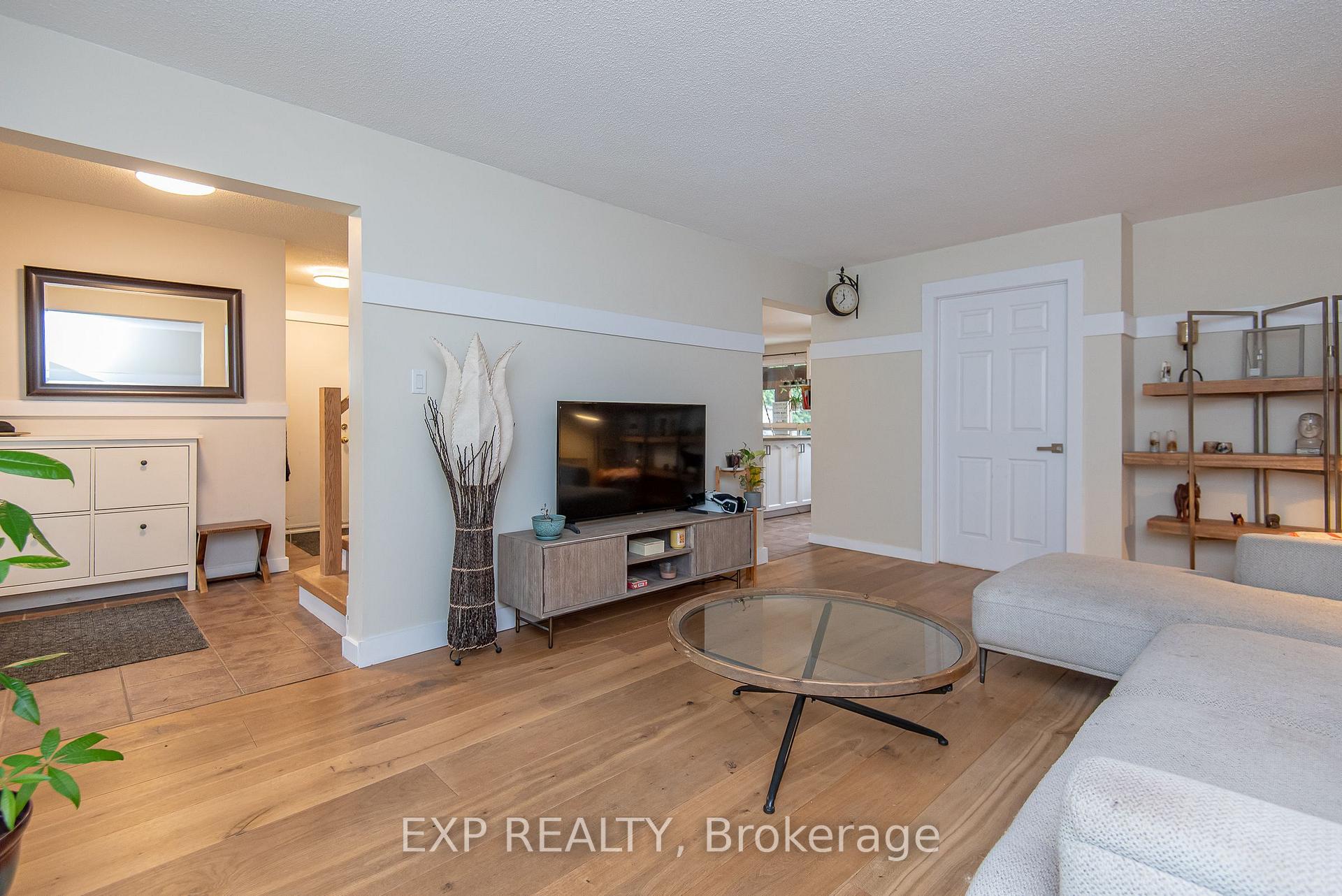Photo 11 of 163 Tweed Crescent, Russell, Village of Russell — HOMEH
