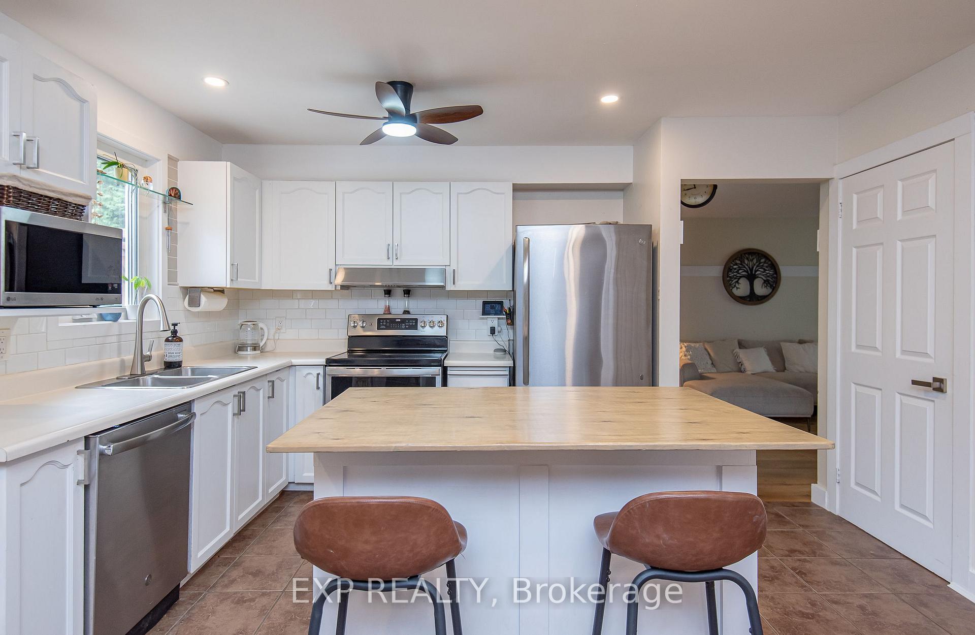 Photo 16 of 163 Tweed Crescent, Russell, Village of Russell — HOMEH