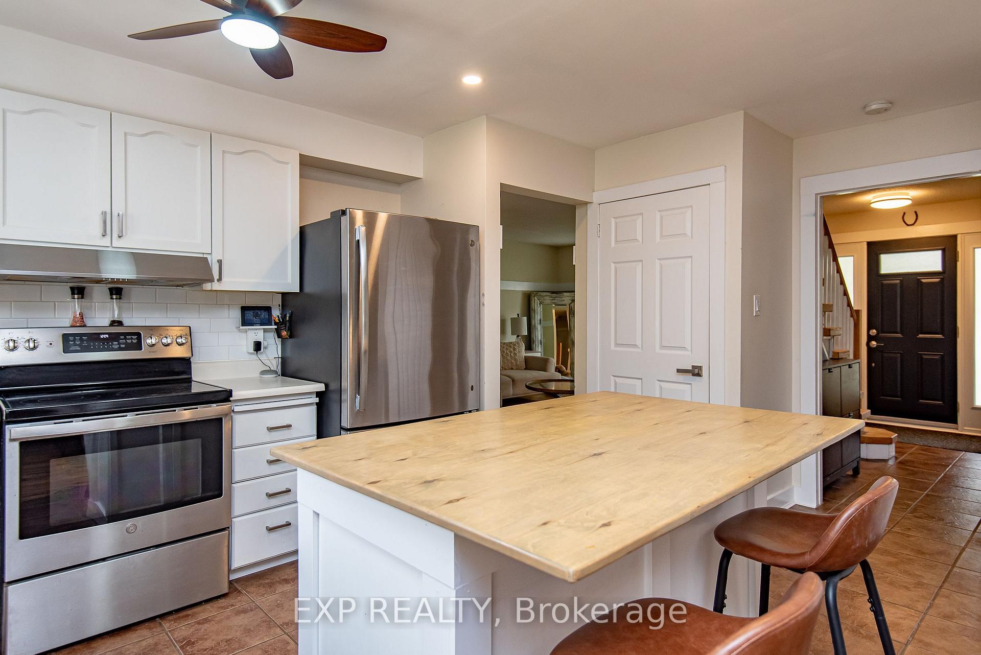 Photo 17 of 163 Tweed Crescent, Russell, Village of Russell — HOMEH