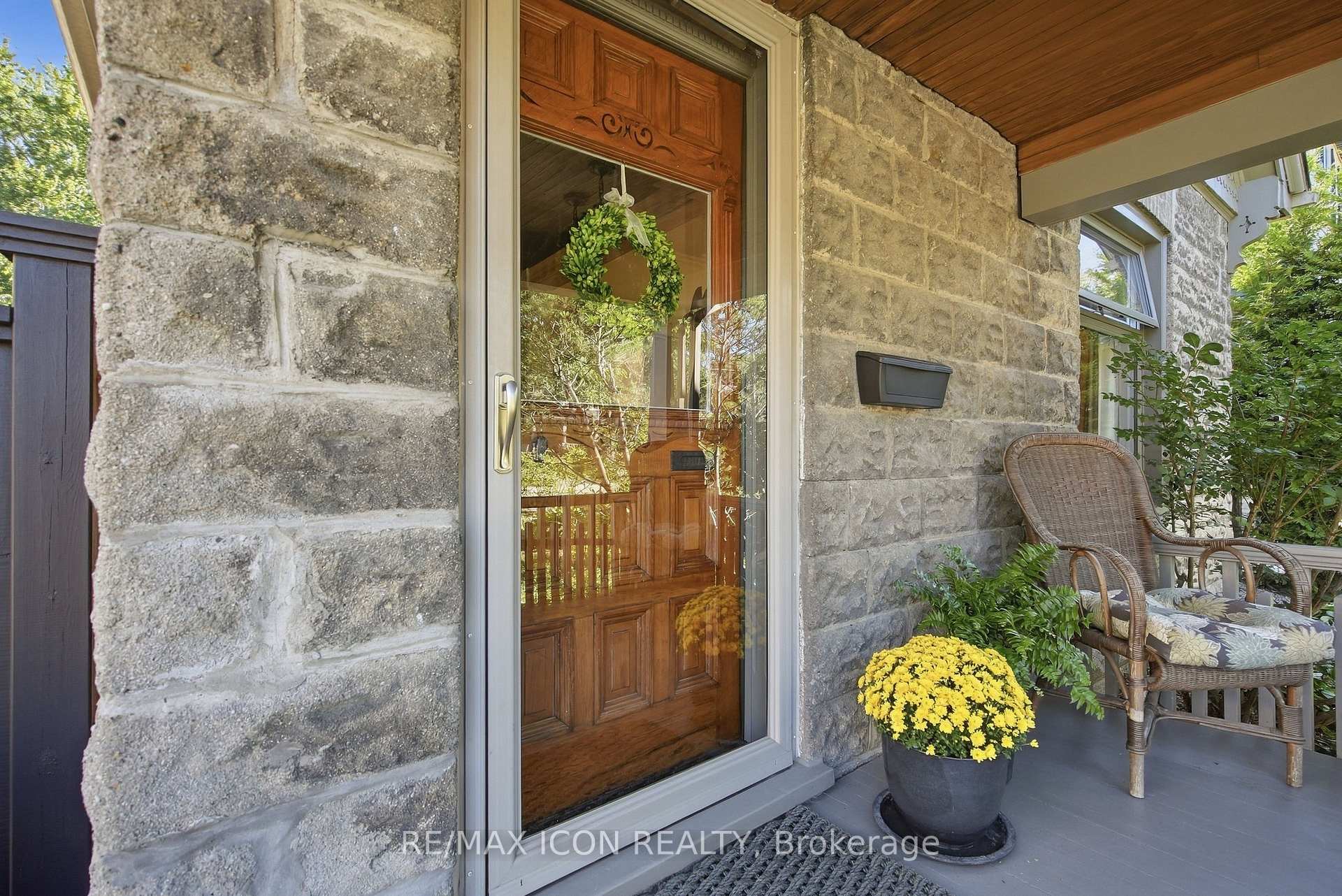 Photo 6 of 437 Emery Street E, London, South G — HOMEH