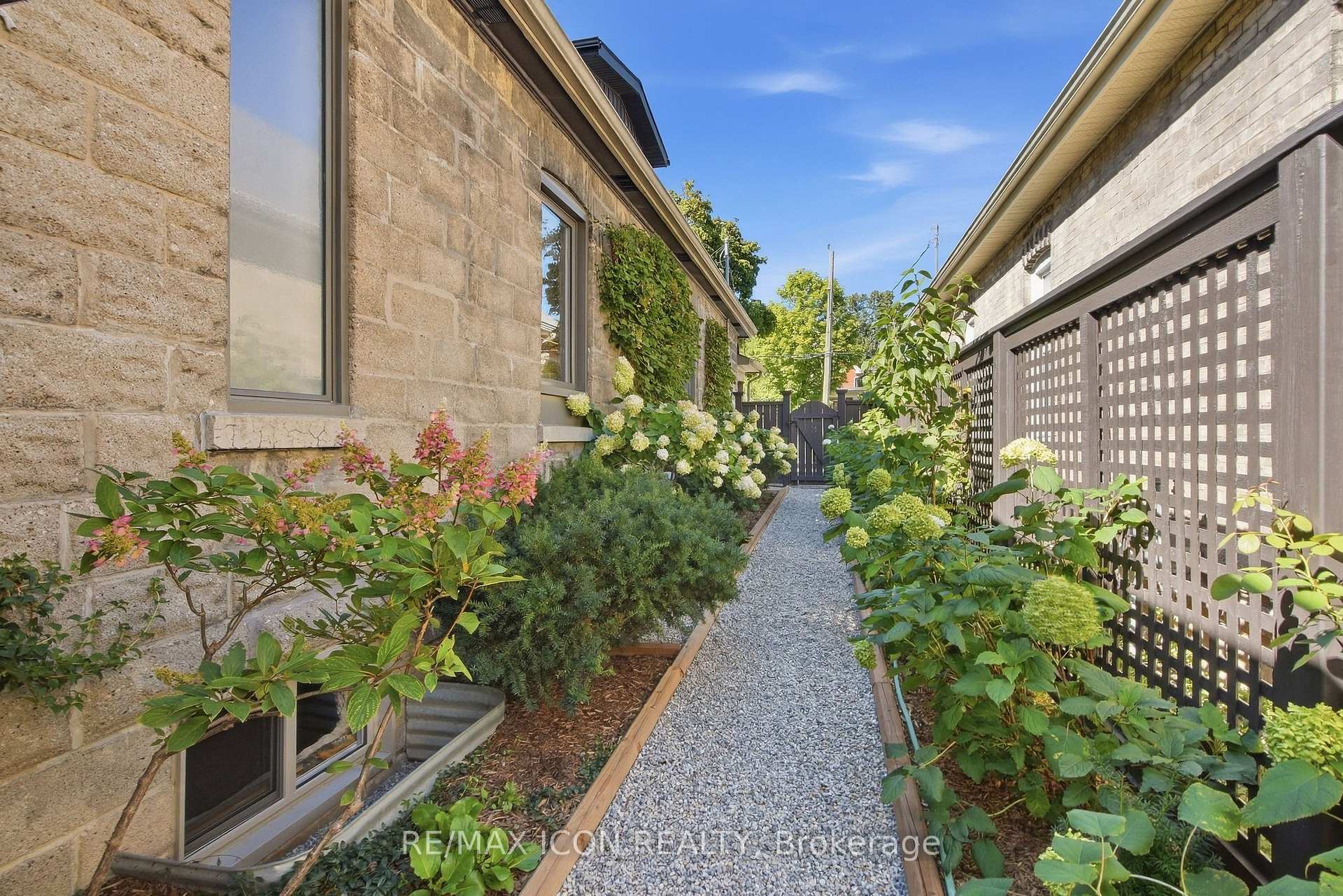 Photo 52 of 437 Emery Street E, London, South G — HOMEH