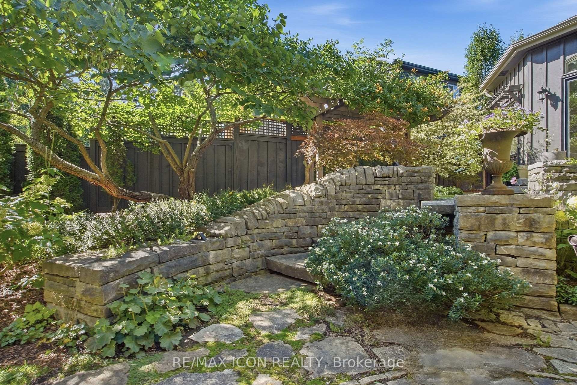 Photo 55 of 437 Emery Street E, London, South G — HOMEH