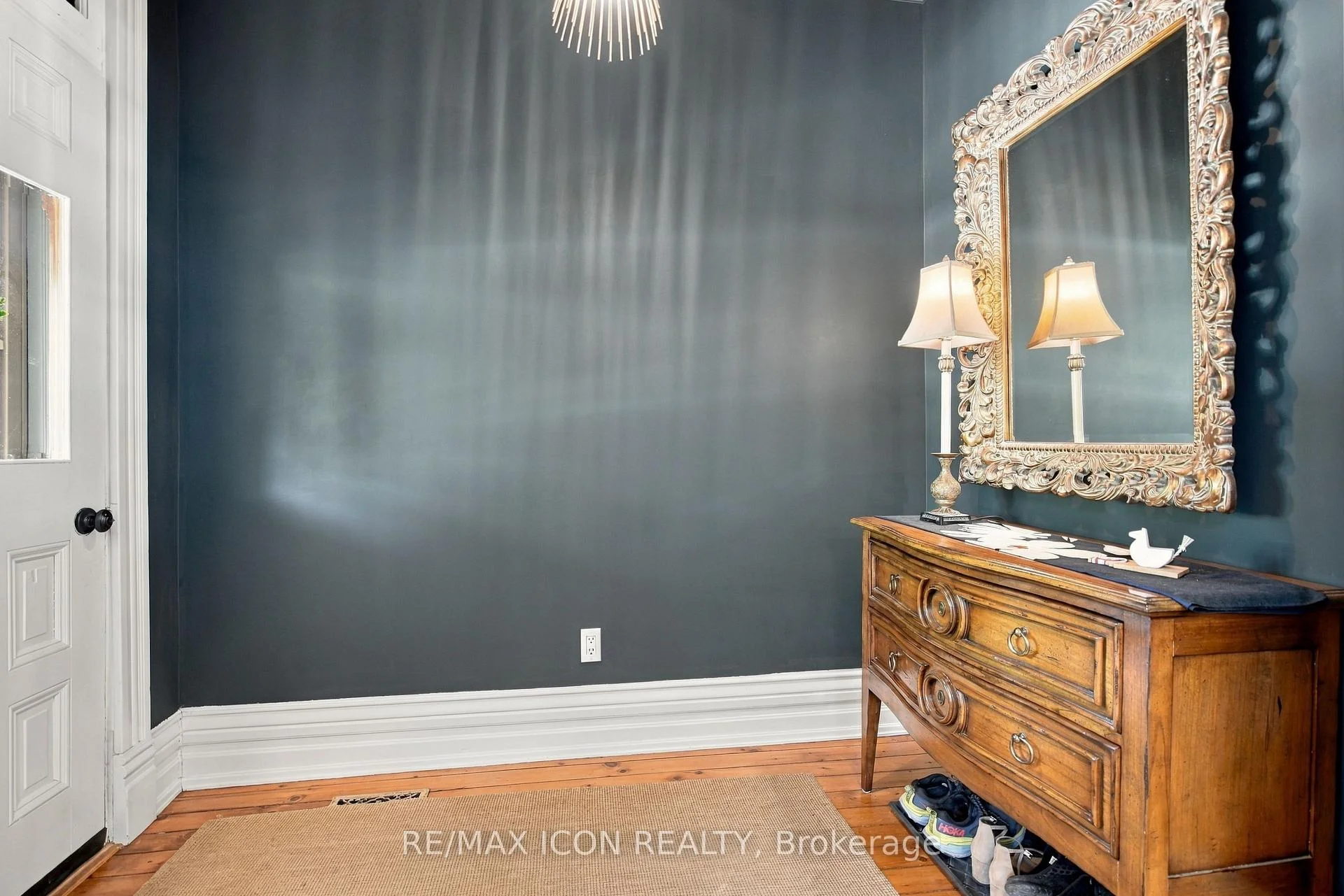 Photo 9 of 437 Emery Street E, London, South G — HOMEH