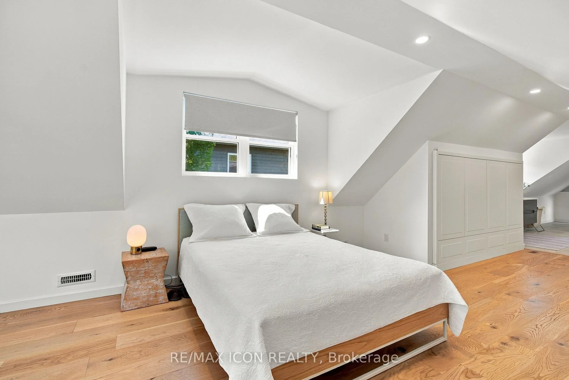 Photo 47 of 437 Emery Street E, London, South G — HOMEH