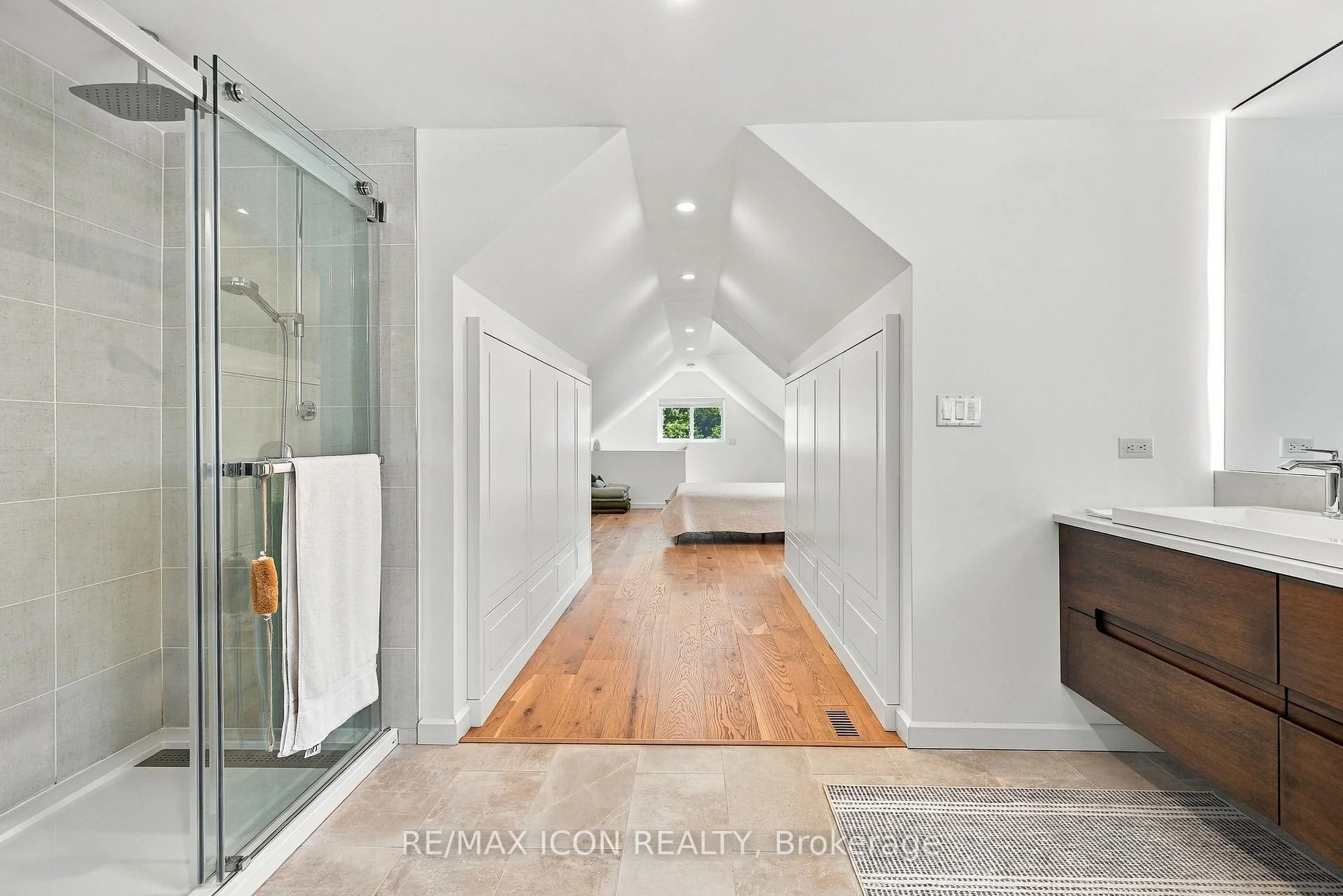 Photo 49 of 437 Emery Street E, London, South G — HOMEH