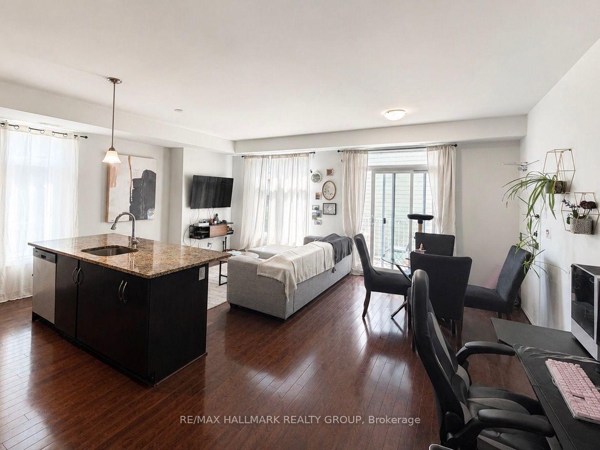 Photo 2 of Unit E, 861 Blackcomb Private, Ottawa, Elmvale Acres — HOMEH