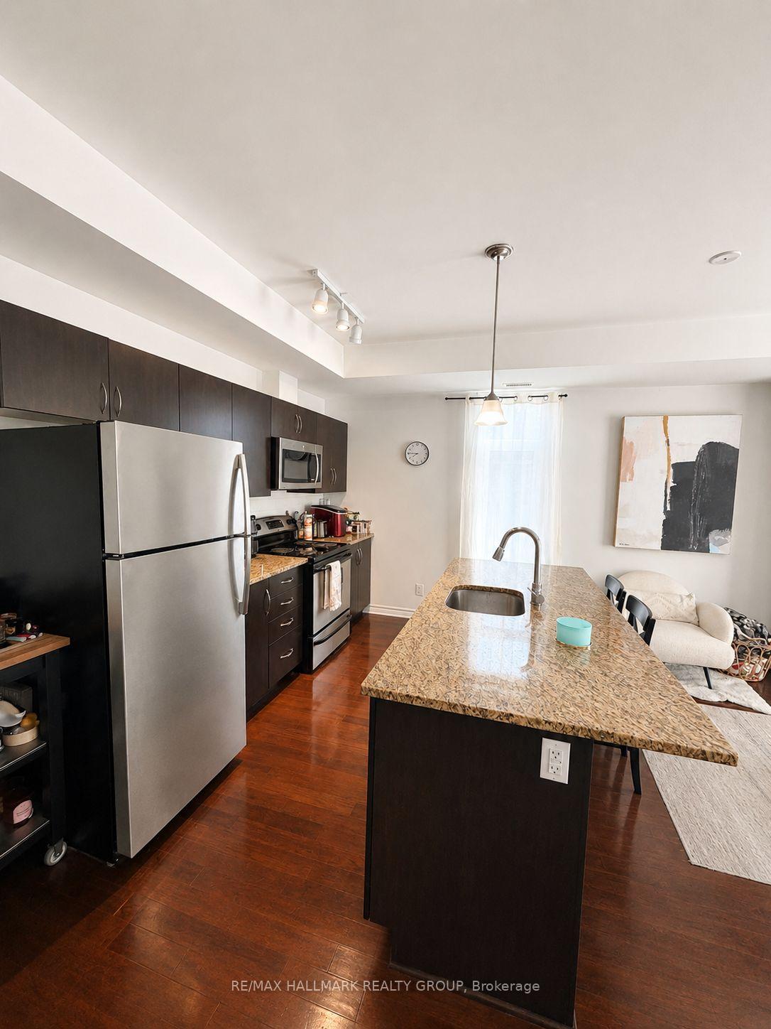 Photo 4 of Unit E, 861 Blackcomb Private, Ottawa, Elmvale Acres — HOMEH
