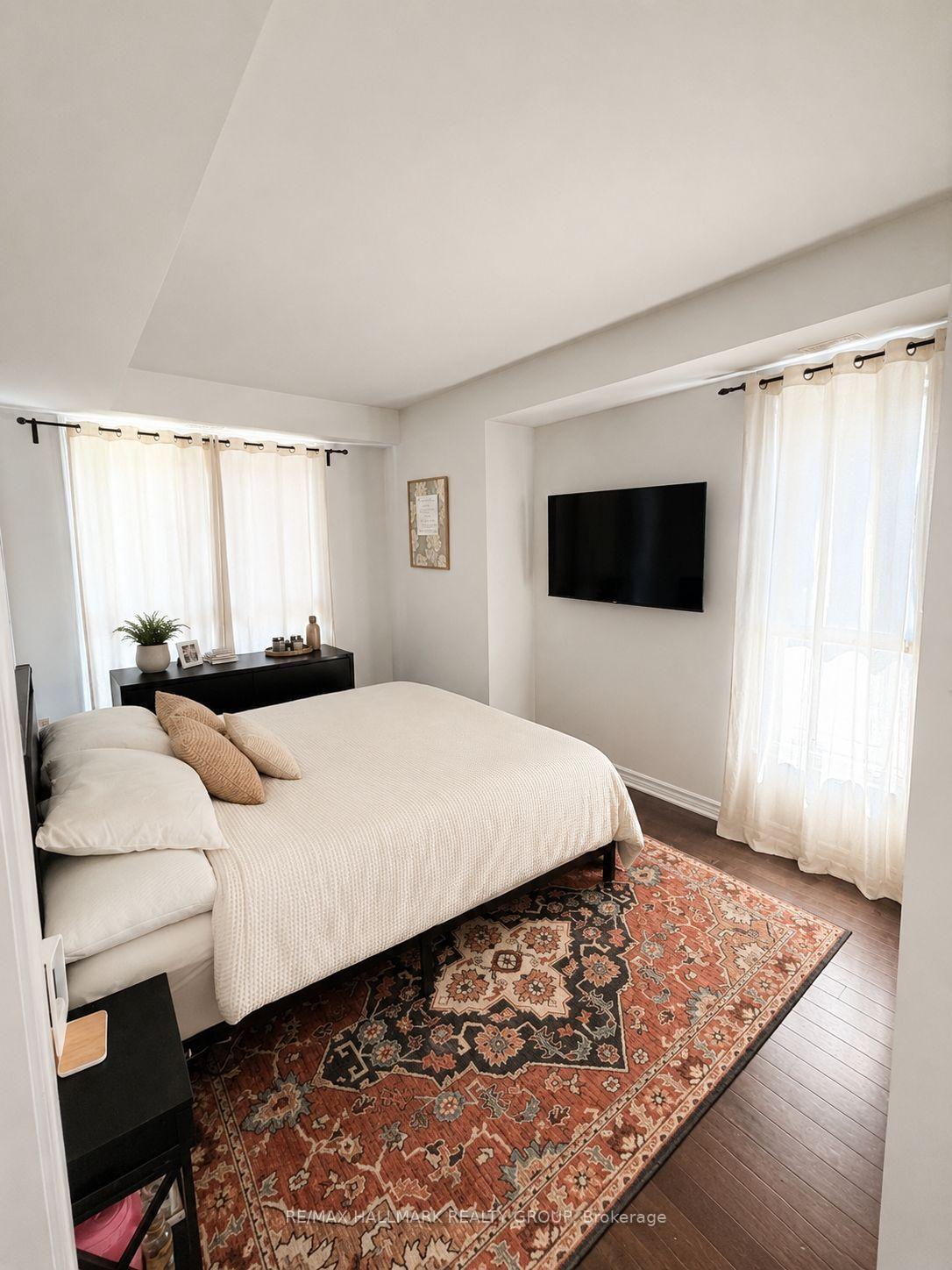 Photo 6 of Unit E, 861 Blackcomb Private, Ottawa, Elmvale Acres — HOMEH