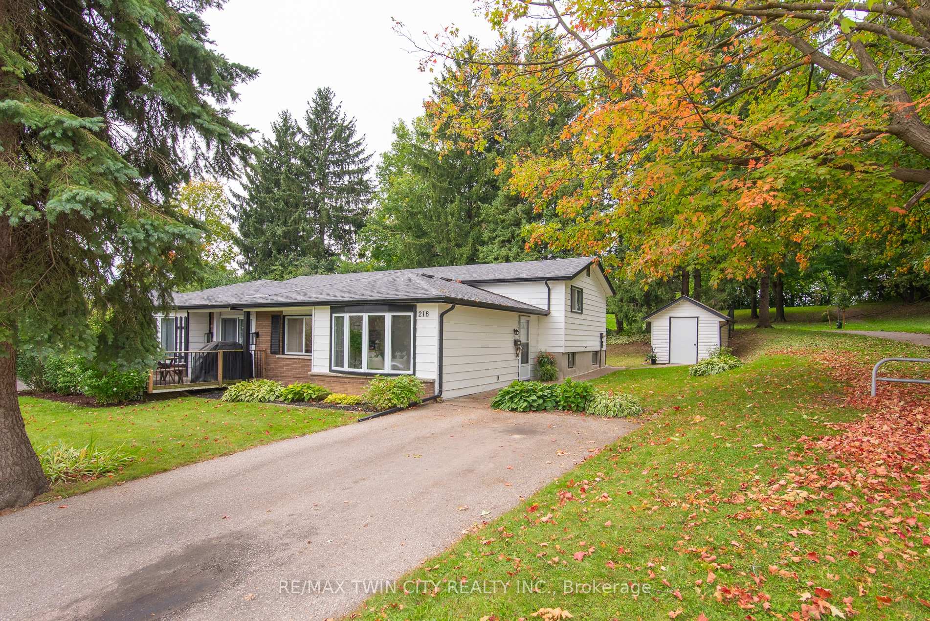 Photo 1 of 218 Pinedale Drive, Kitchener, Laurentian Hills — HOMEH