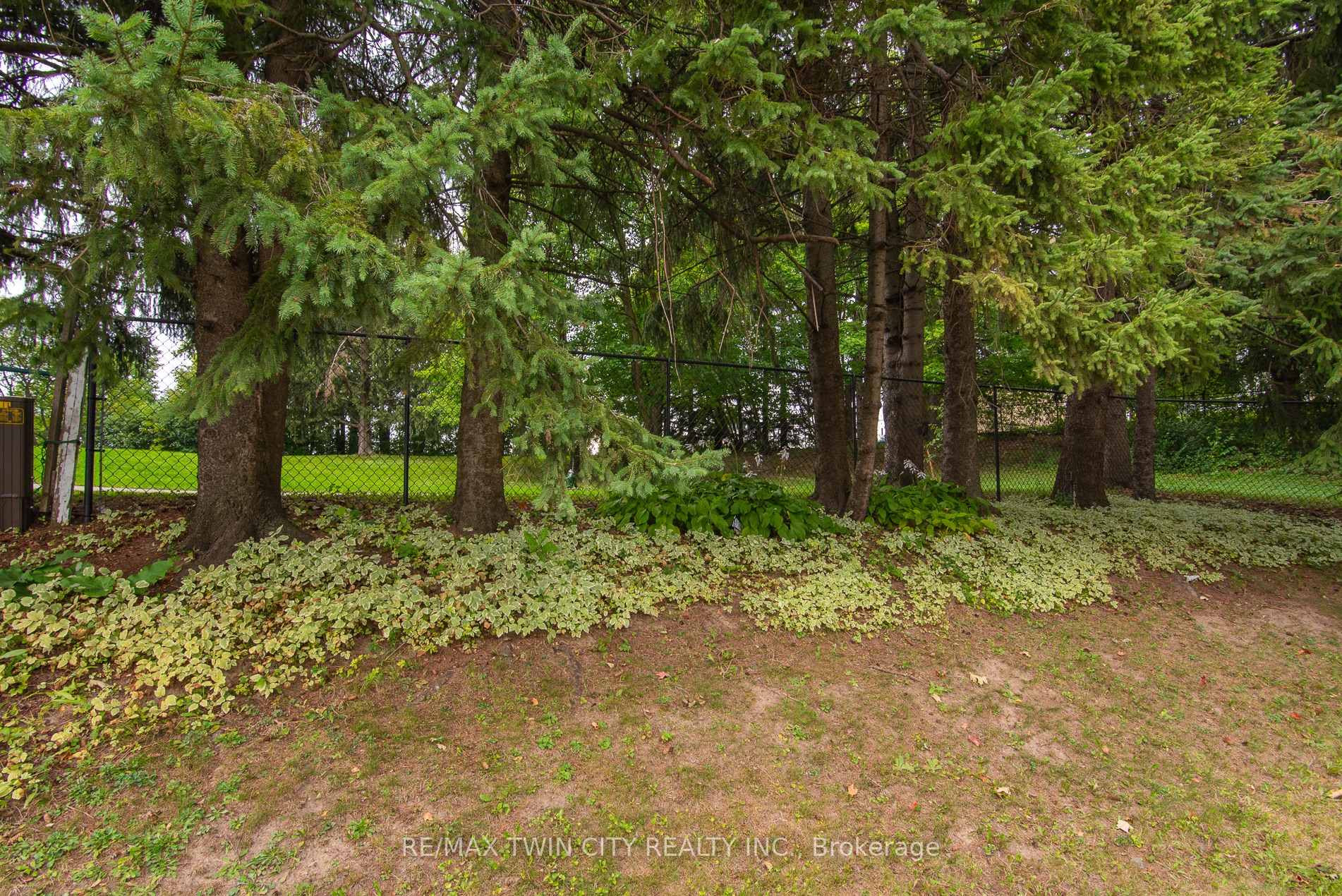 Photo 14 of 218 Pinedale Drive, Kitchener, Laurentian Hills — HOMEH