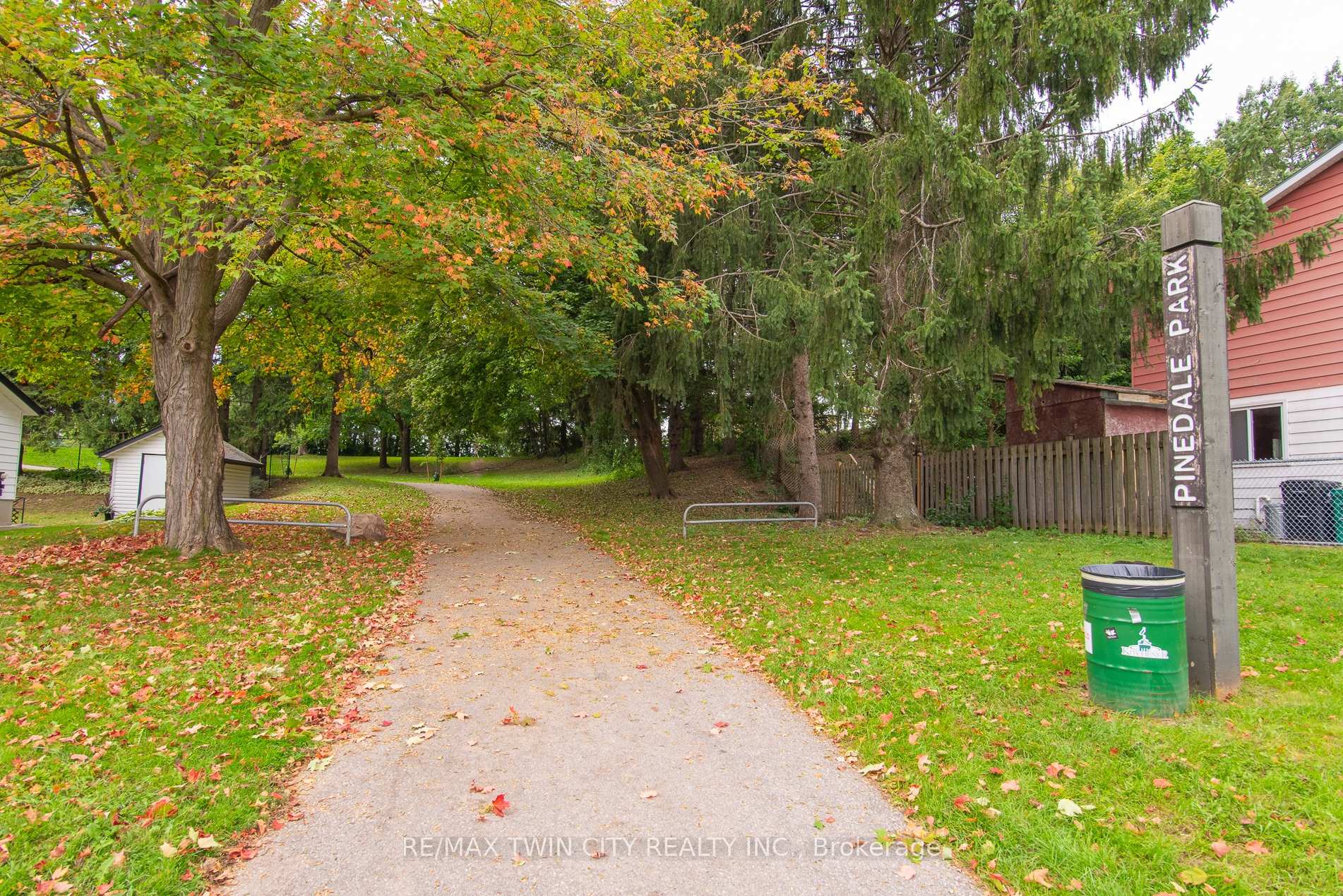 Photo 15 of 218 Pinedale Drive, Kitchener, Laurentian Hills — HOMEH