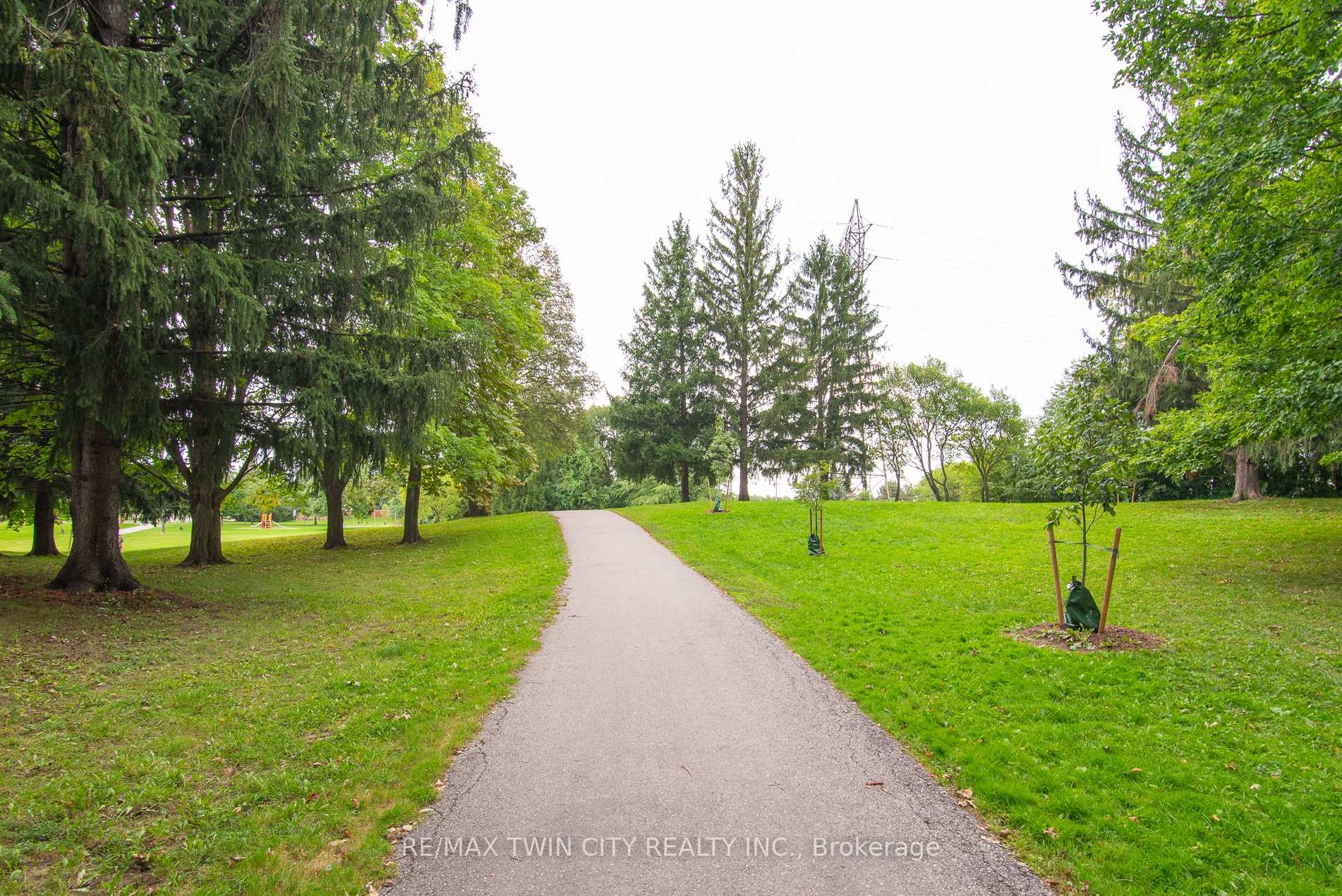 Photo 16 of 218 Pinedale Drive, Kitchener, Laurentian Hills — HOMEH