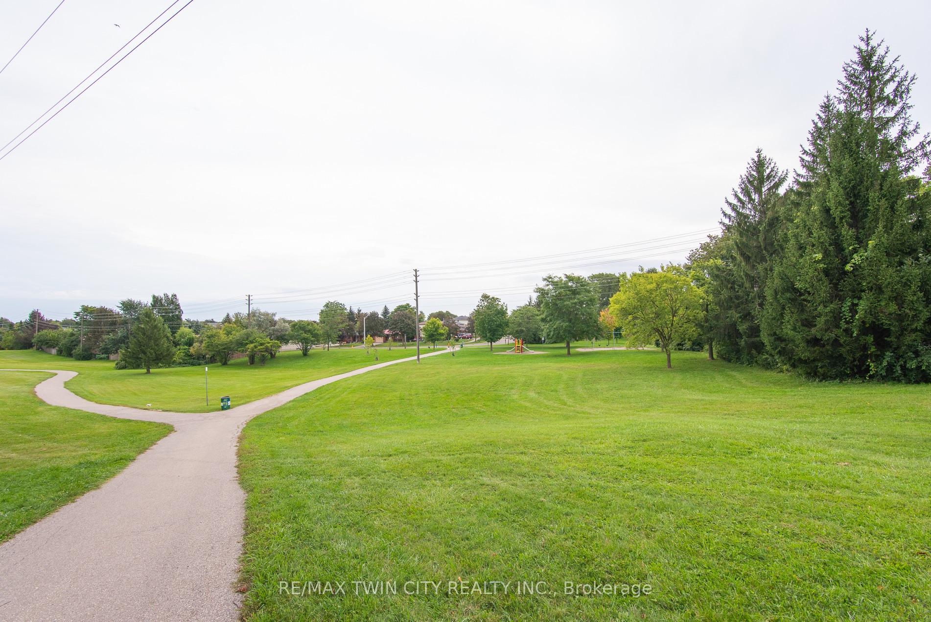 Photo 17 of 218 Pinedale Drive, Kitchener, Laurentian Hills — HOMEH