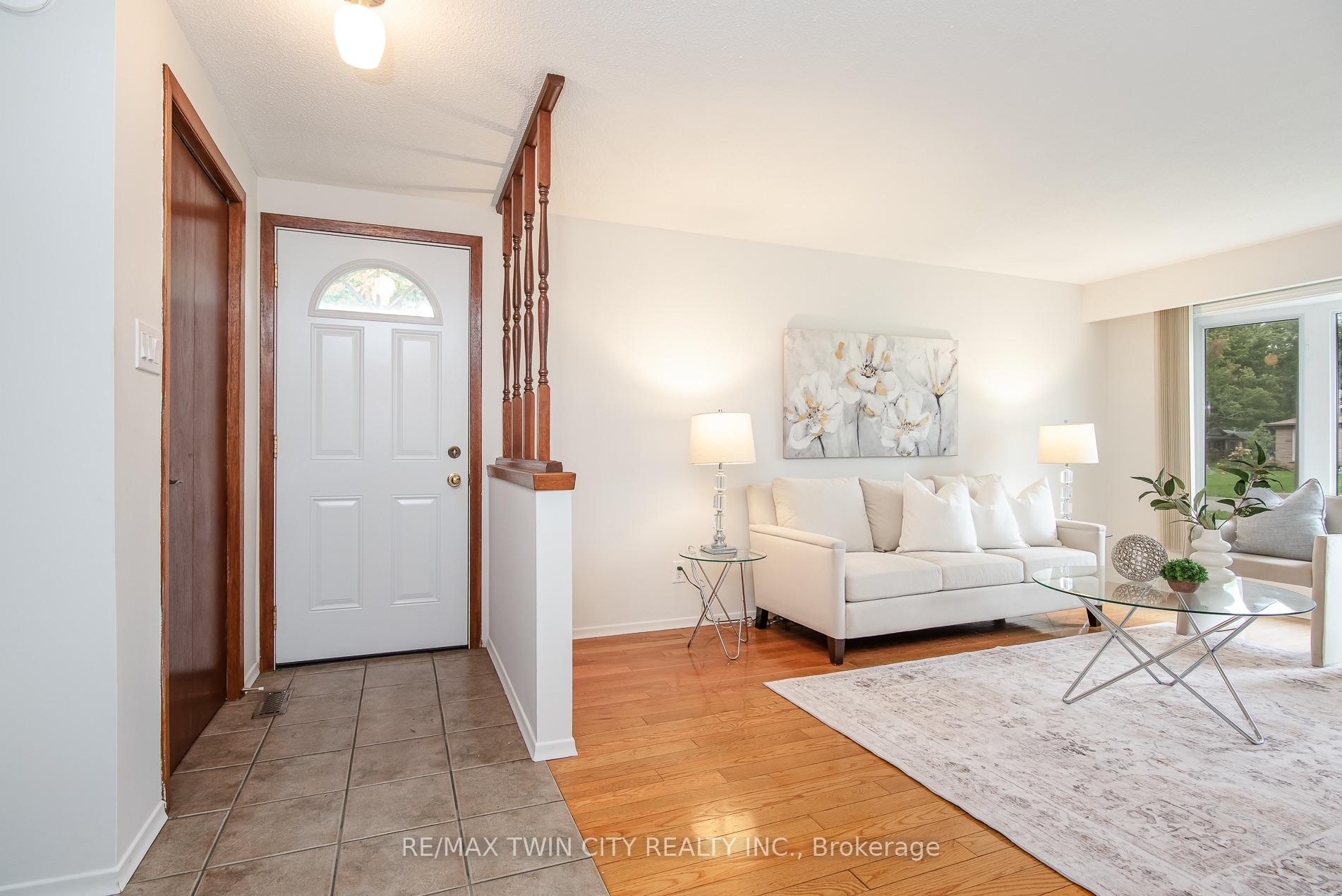 Photo 19 of 218 Pinedale Drive, Kitchener, Laurentian Hills — HOMEH