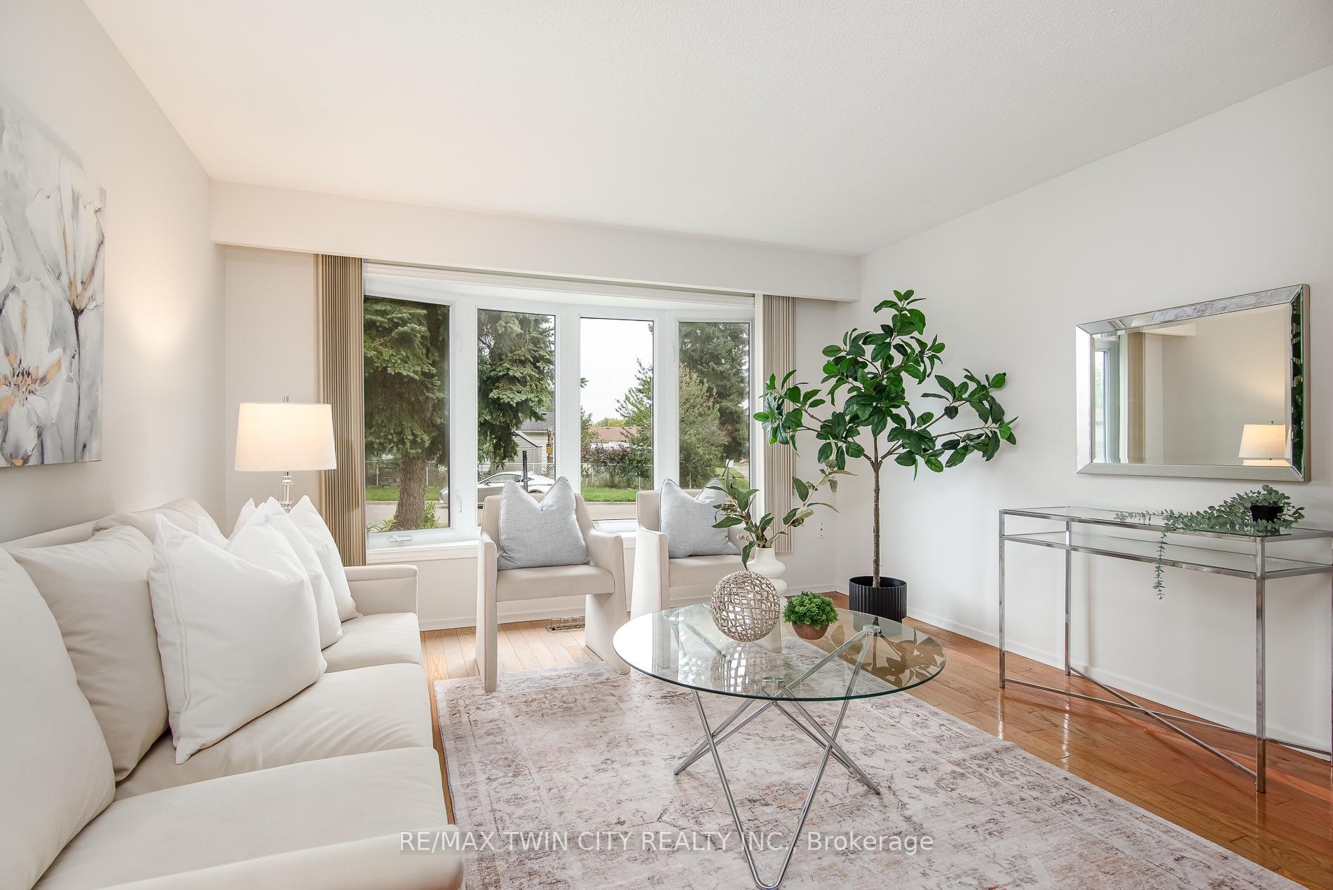 Photo 21 of 218 Pinedale Drive, Kitchener, Laurentian Hills — HOMEH