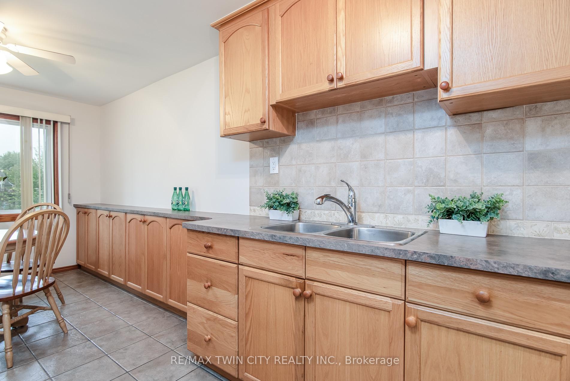 Photo 26 of 218 Pinedale Drive, Kitchener, Laurentian Hills — HOMEH