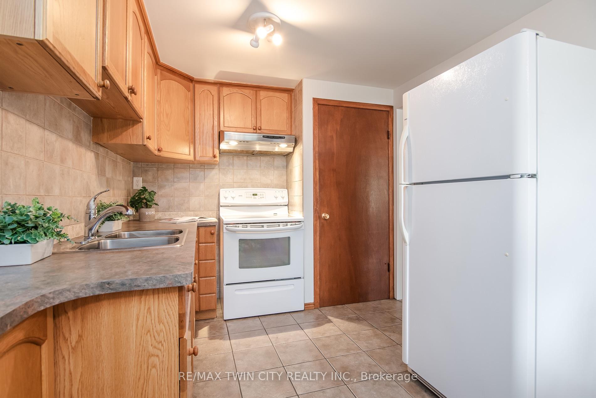 Photo 29 of 218 Pinedale Drive, Kitchener, Laurentian Hills — HOMEH