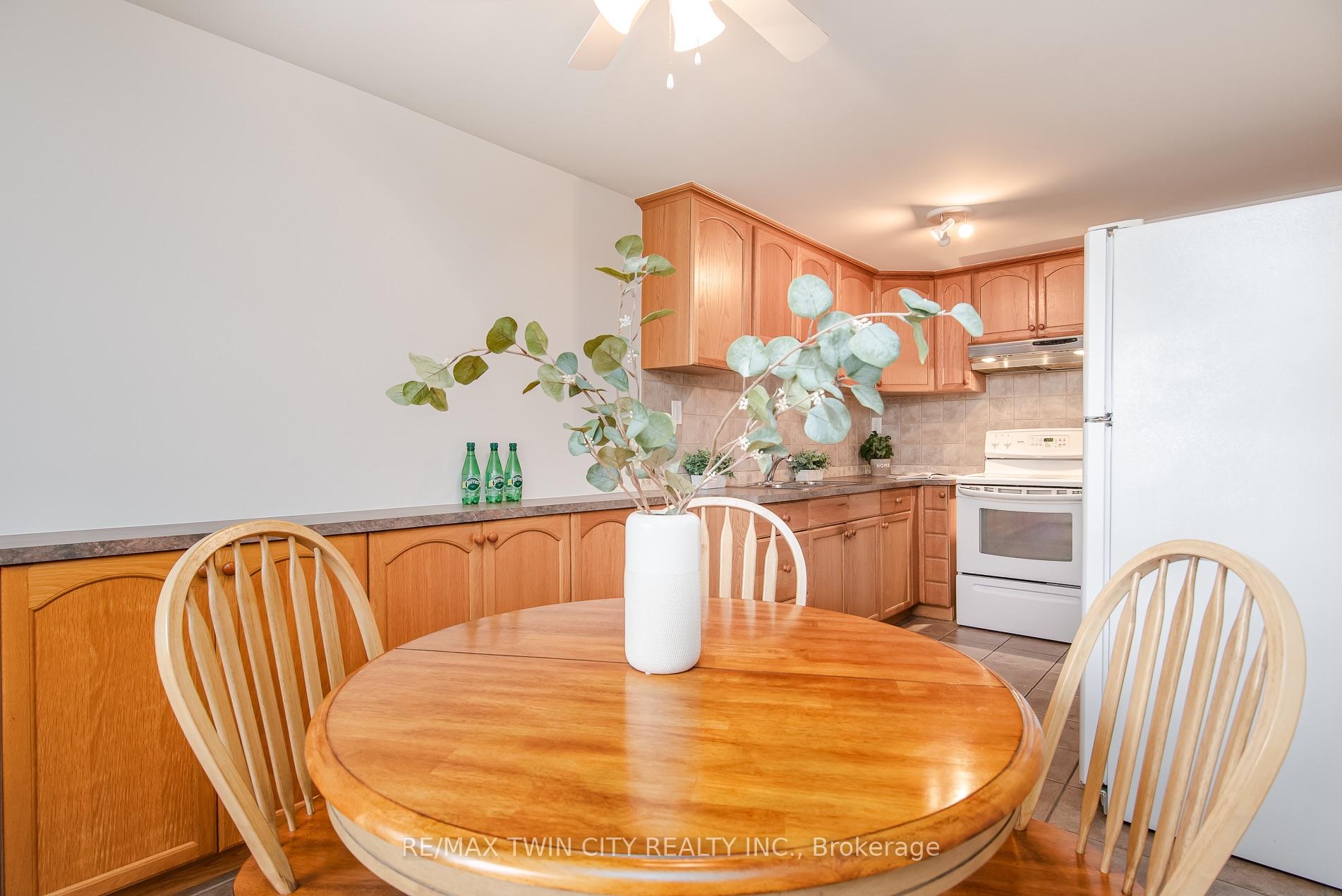 Photo 32 of 218 Pinedale Drive, Kitchener, Laurentian Hills — HOMEH