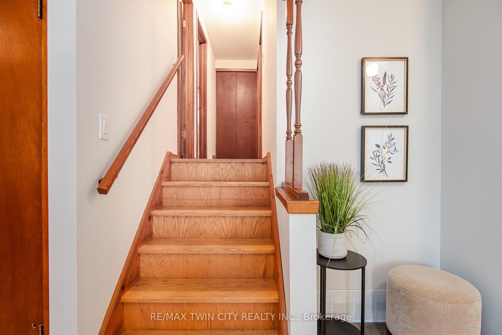 Photo 33 of 218 Pinedale Drive, Kitchener, Laurentian Hills — HOMEH