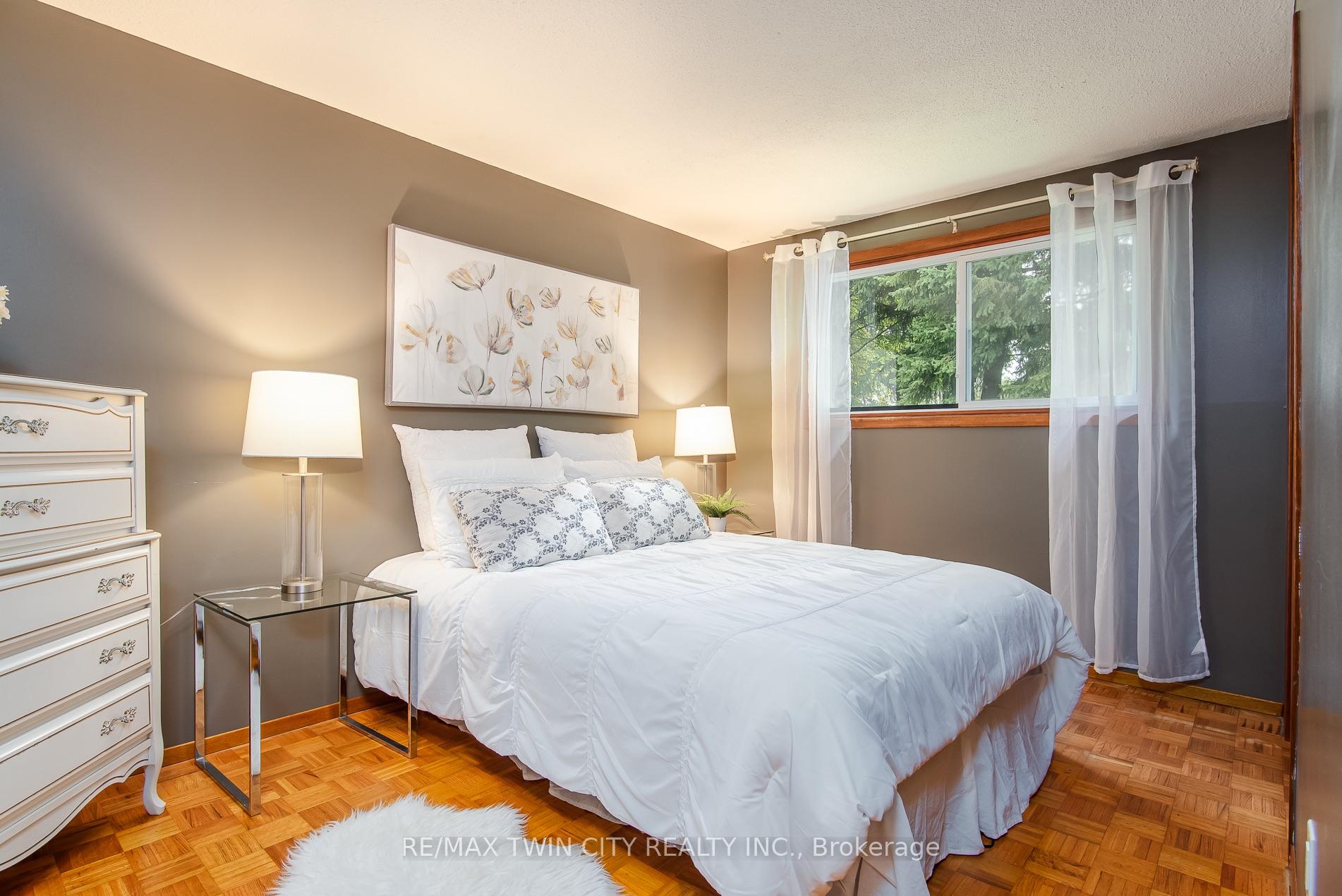 Photo 34 of 218 Pinedale Drive, Kitchener, Laurentian Hills — HOMEH