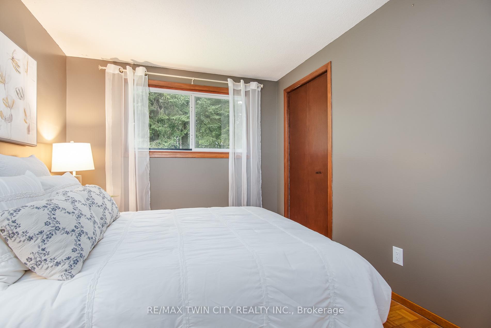 Photo 35 of 218 Pinedale Drive, Kitchener, Laurentian Hills — HOMEH