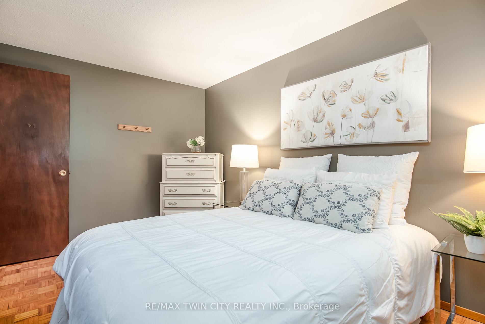 Photo 36 of 218 Pinedale Drive, Kitchener, Laurentian Hills — HOMEH