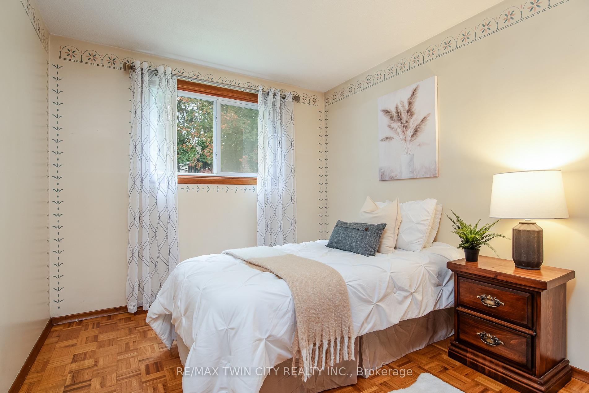 Photo 38 of 218 Pinedale Drive, Kitchener, Laurentian Hills — HOMEH