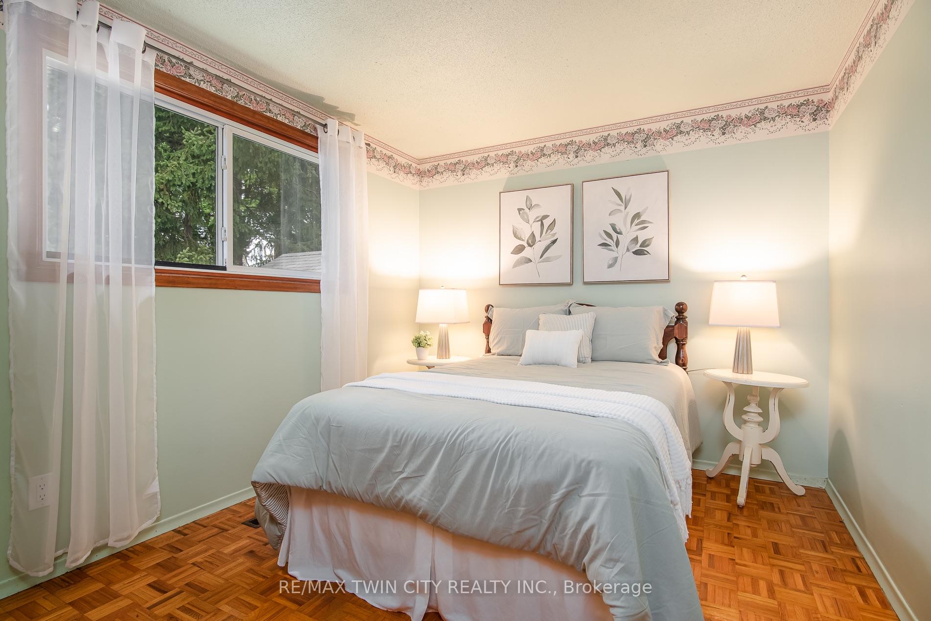 Photo 40 of 218 Pinedale Drive, Kitchener, Laurentian Hills — HOMEH