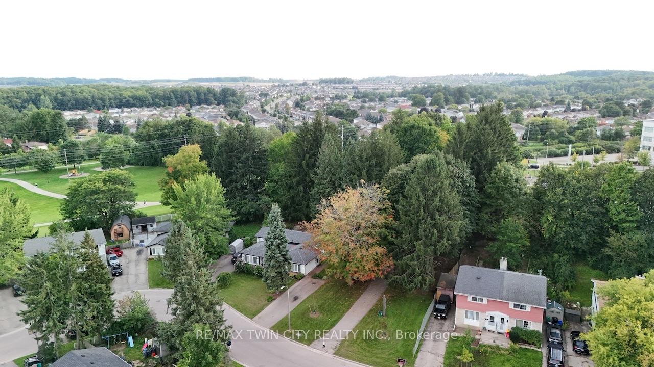 Photo 44 of 218 Pinedale Drive, Kitchener, Laurentian Hills — HOMEH