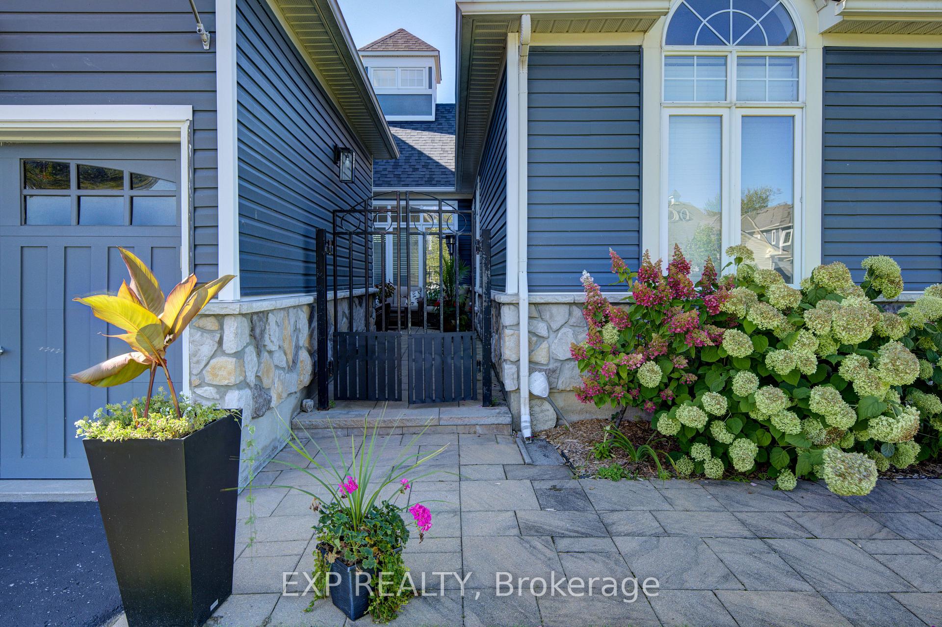Photo 2 of 63 Silver Crescent, Collingwood — HOMEH