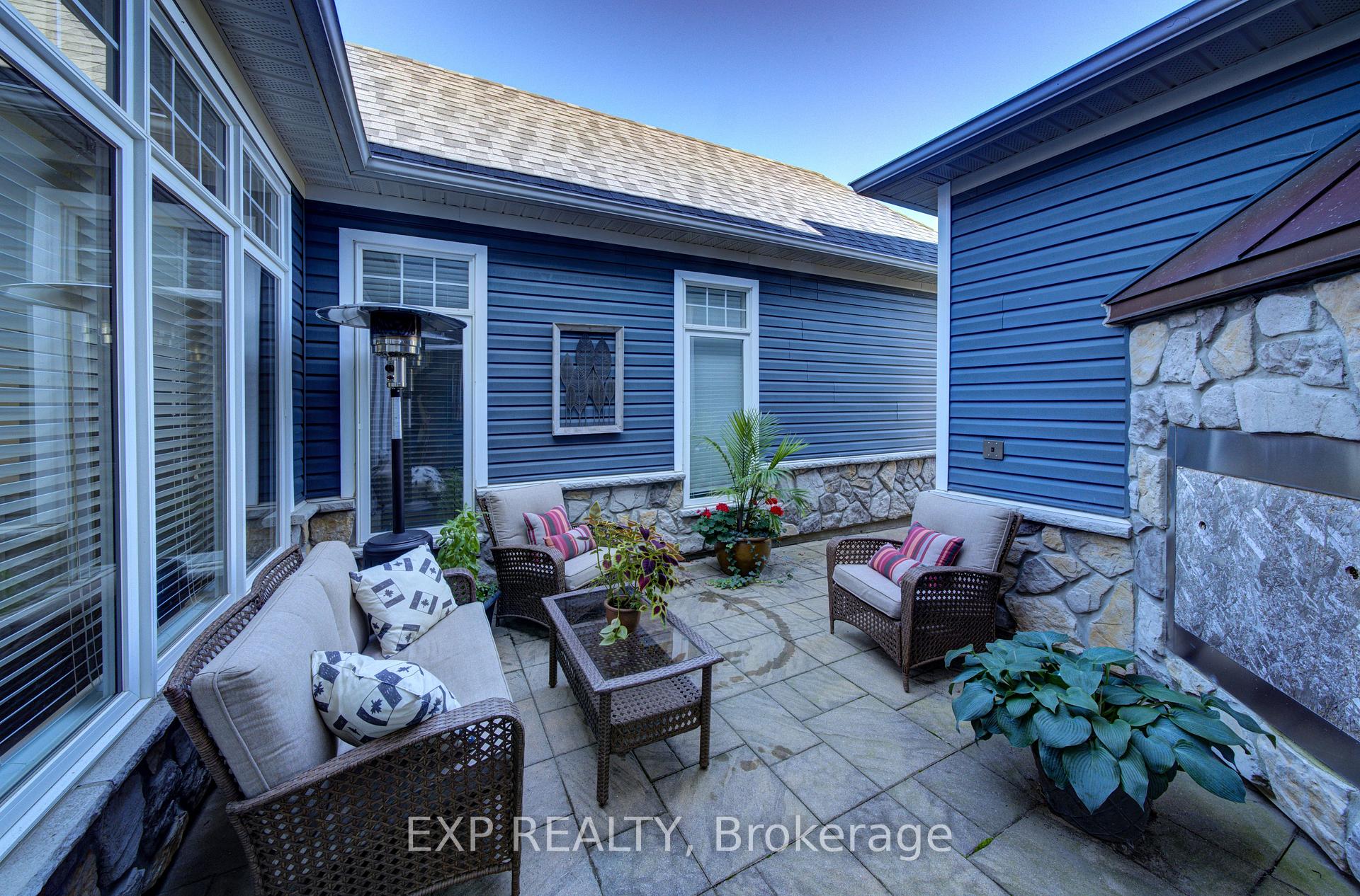 Photo 3 of 63 Silver Crescent, Collingwood — HOMEH