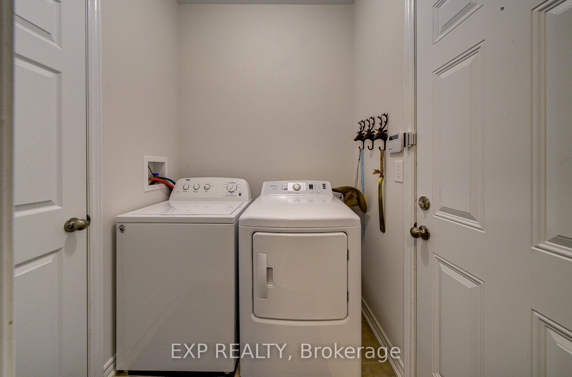 Photo 16 of 63 Silver Crescent, Collingwood — HOMEH