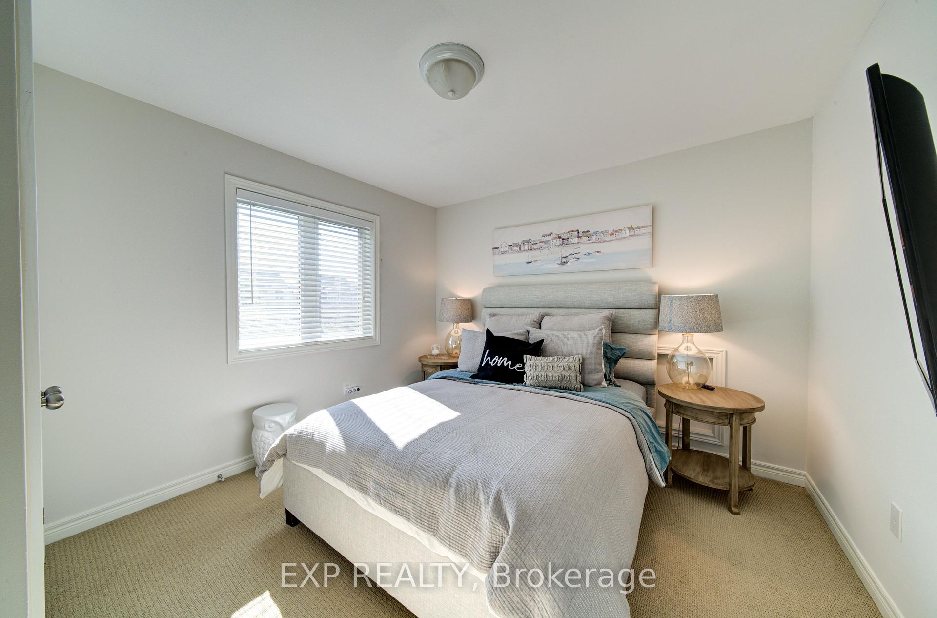 Photo 20 of 63 Silver Crescent, Collingwood — HOMEH