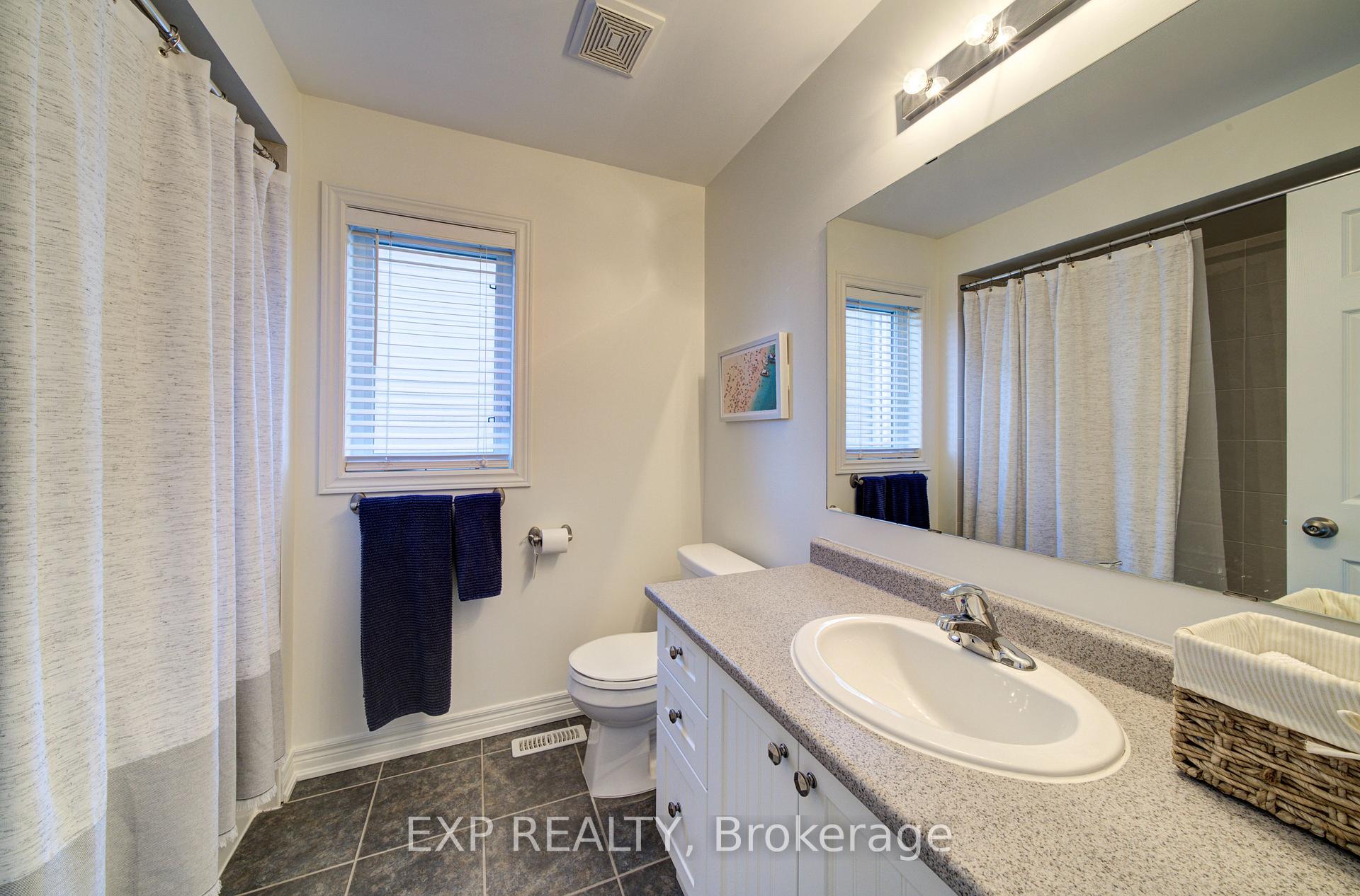 Photo 22 of 63 Silver Crescent, Collingwood — HOMEH