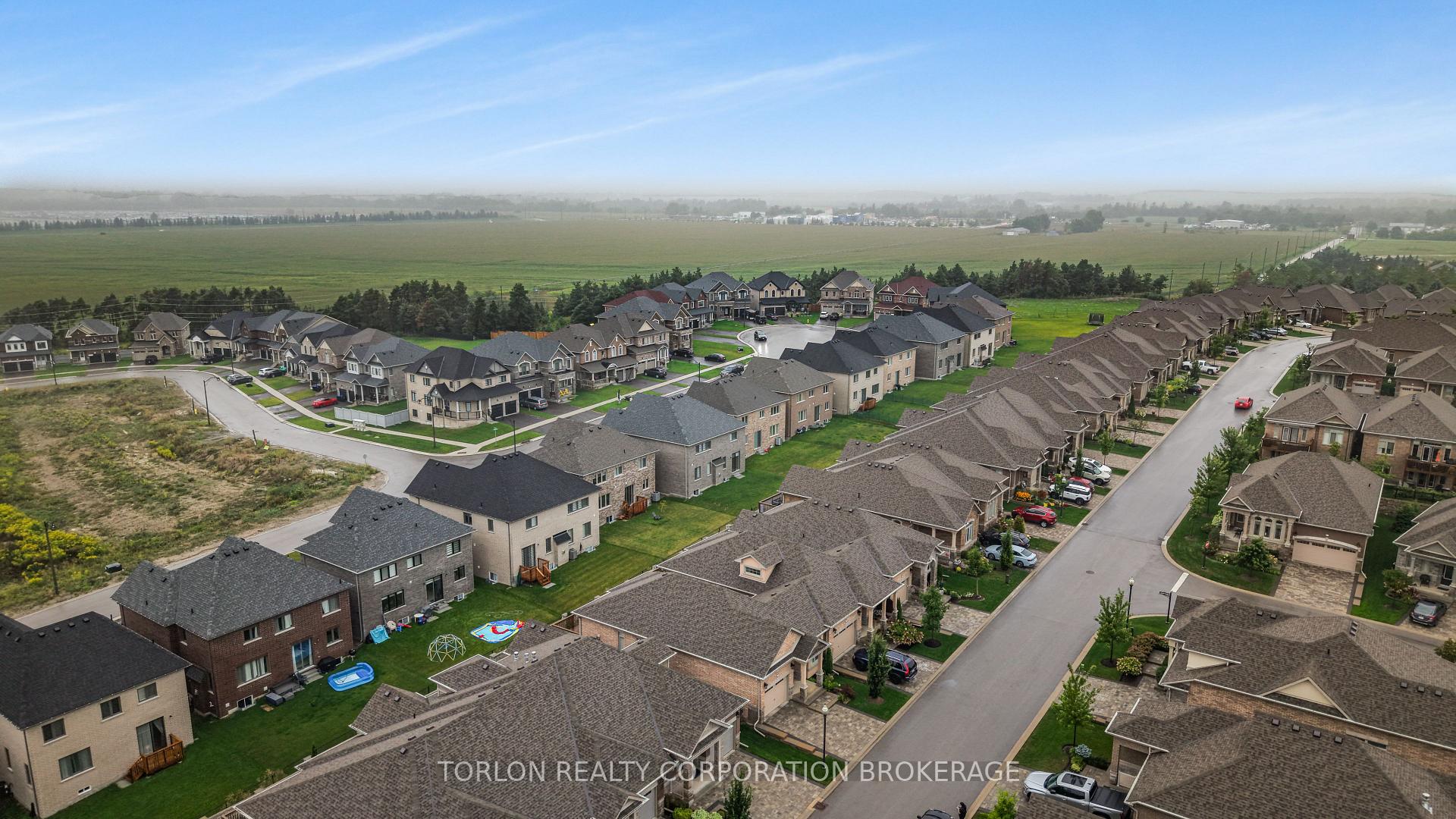 Photo 3 of Unit 4, 76 Summerhill Drive, New Tecumseth, Rural New Tecumseth — HOMEH