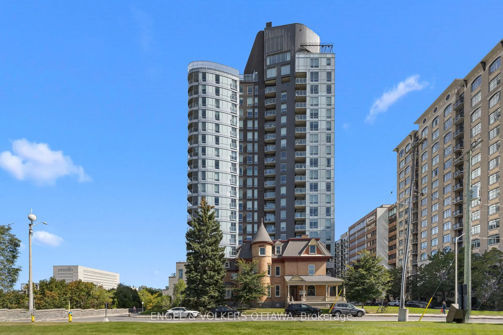 Photo of Unit 701, 428 Sparks Street