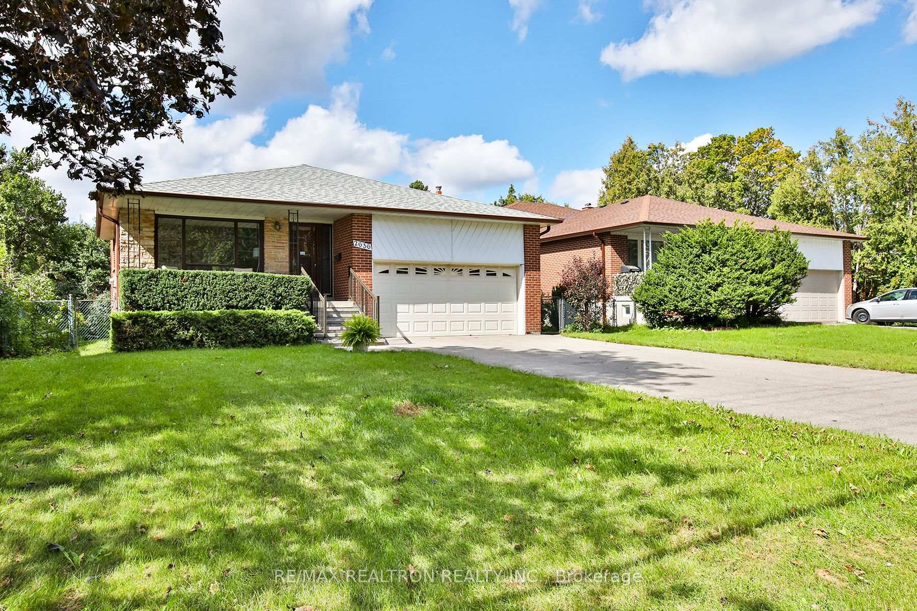 Photo of 2636 Victoria Park Avenue