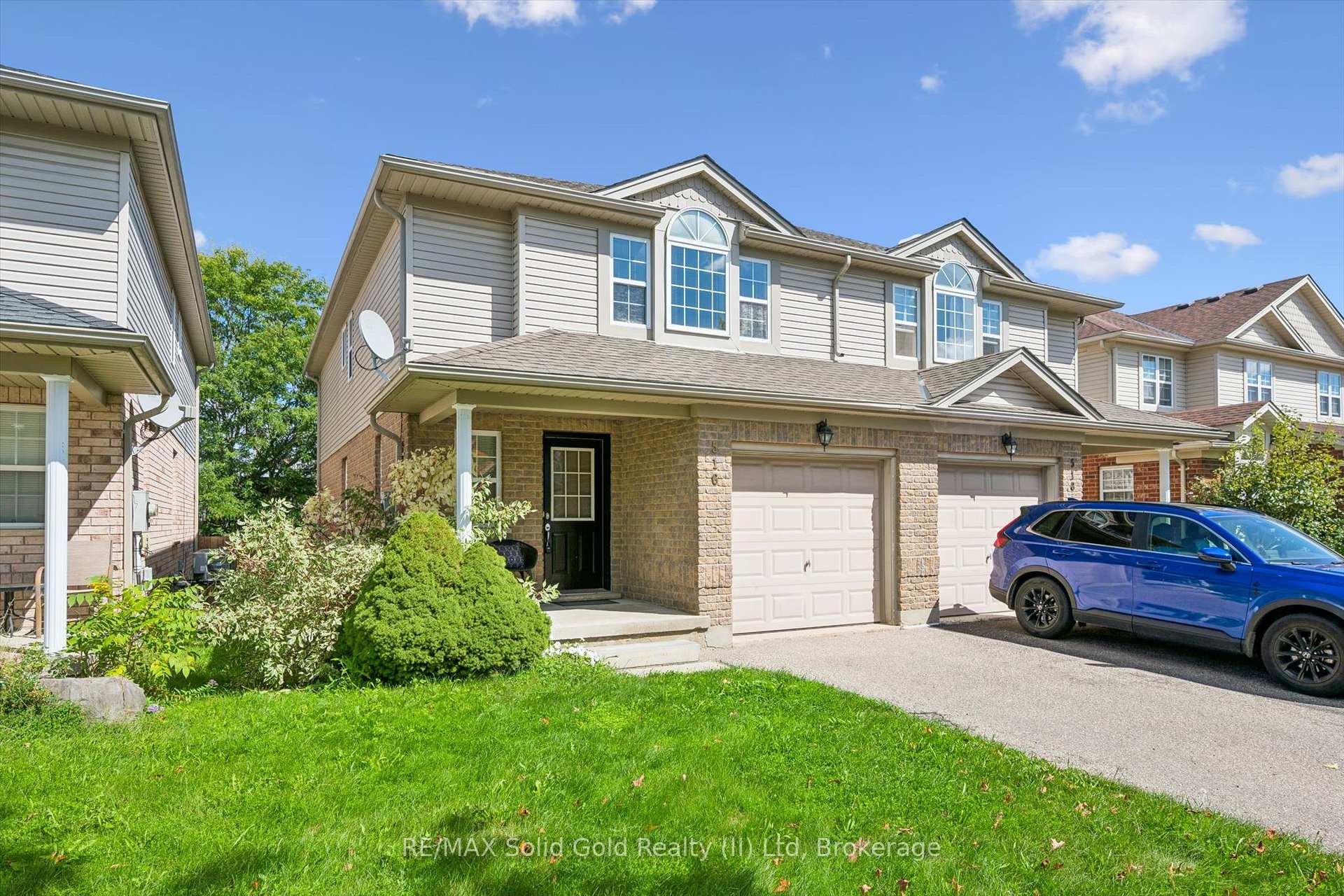 Photo 2 of 516 Dansbury Drive, Waterloo, Lexington — HOMEH