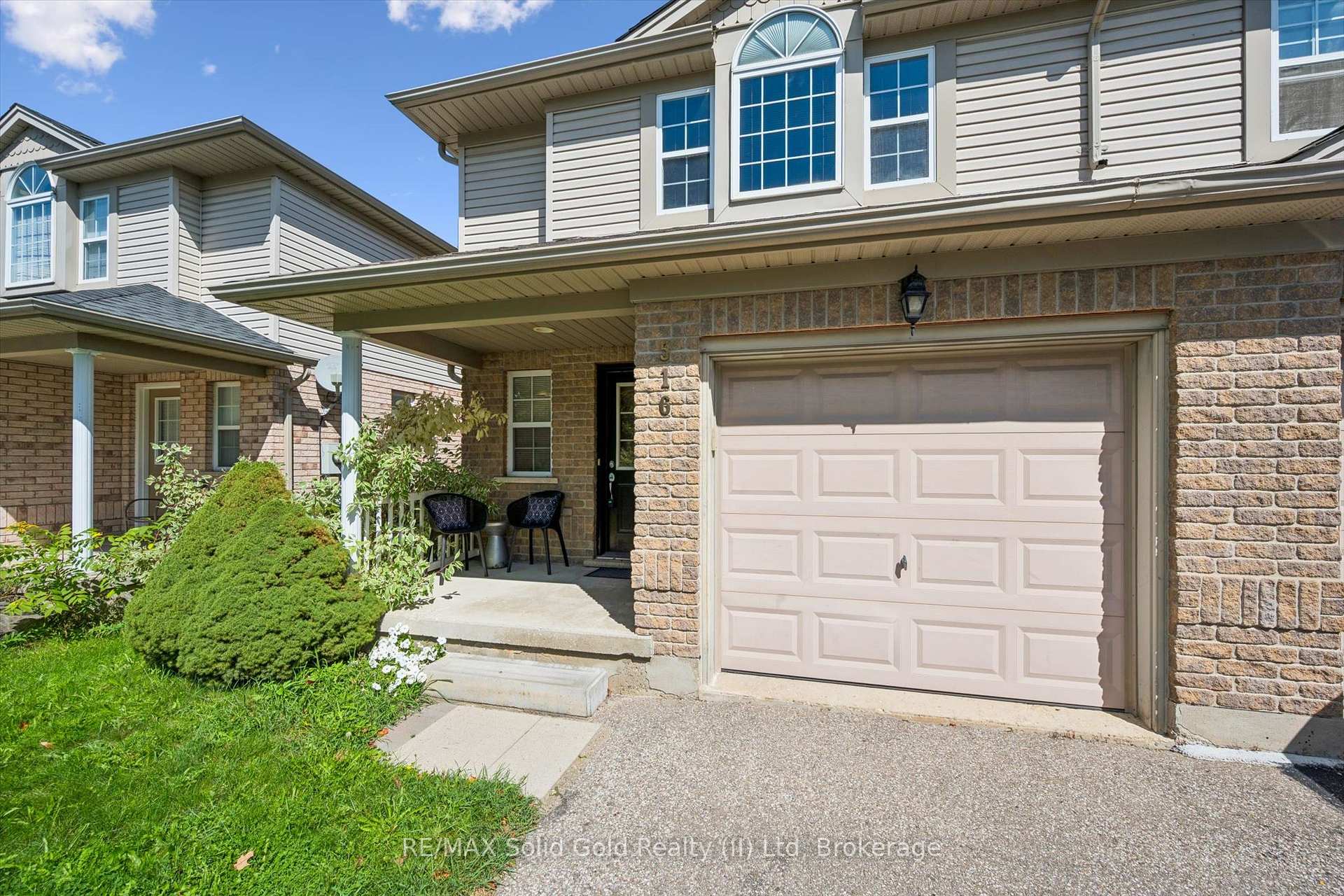 Photo 3 of 516 Dansbury Drive, Waterloo, Lexington — HOMEH
