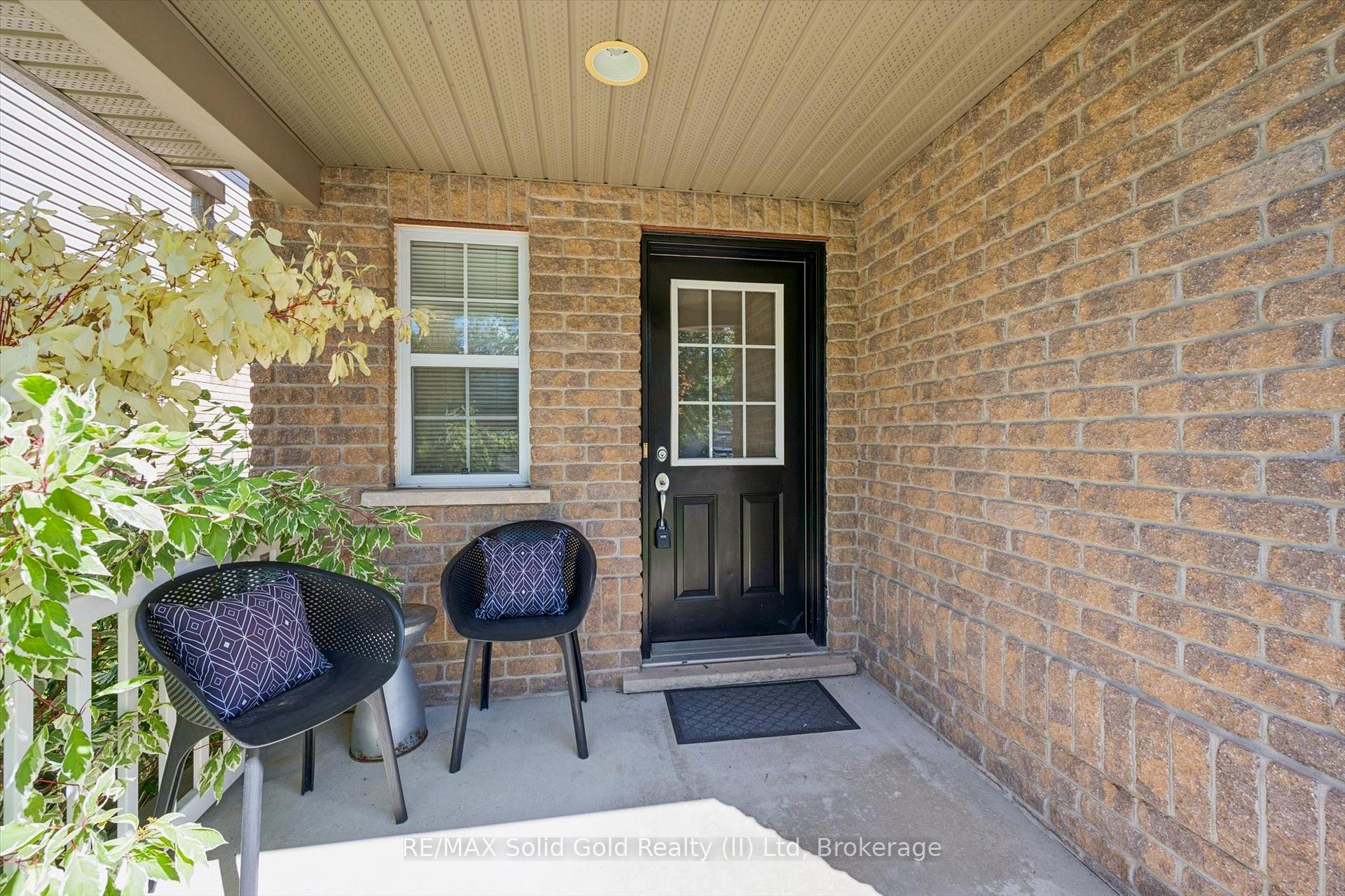 Photo 4 of 516 Dansbury Drive, Waterloo, Lexington — HOMEH