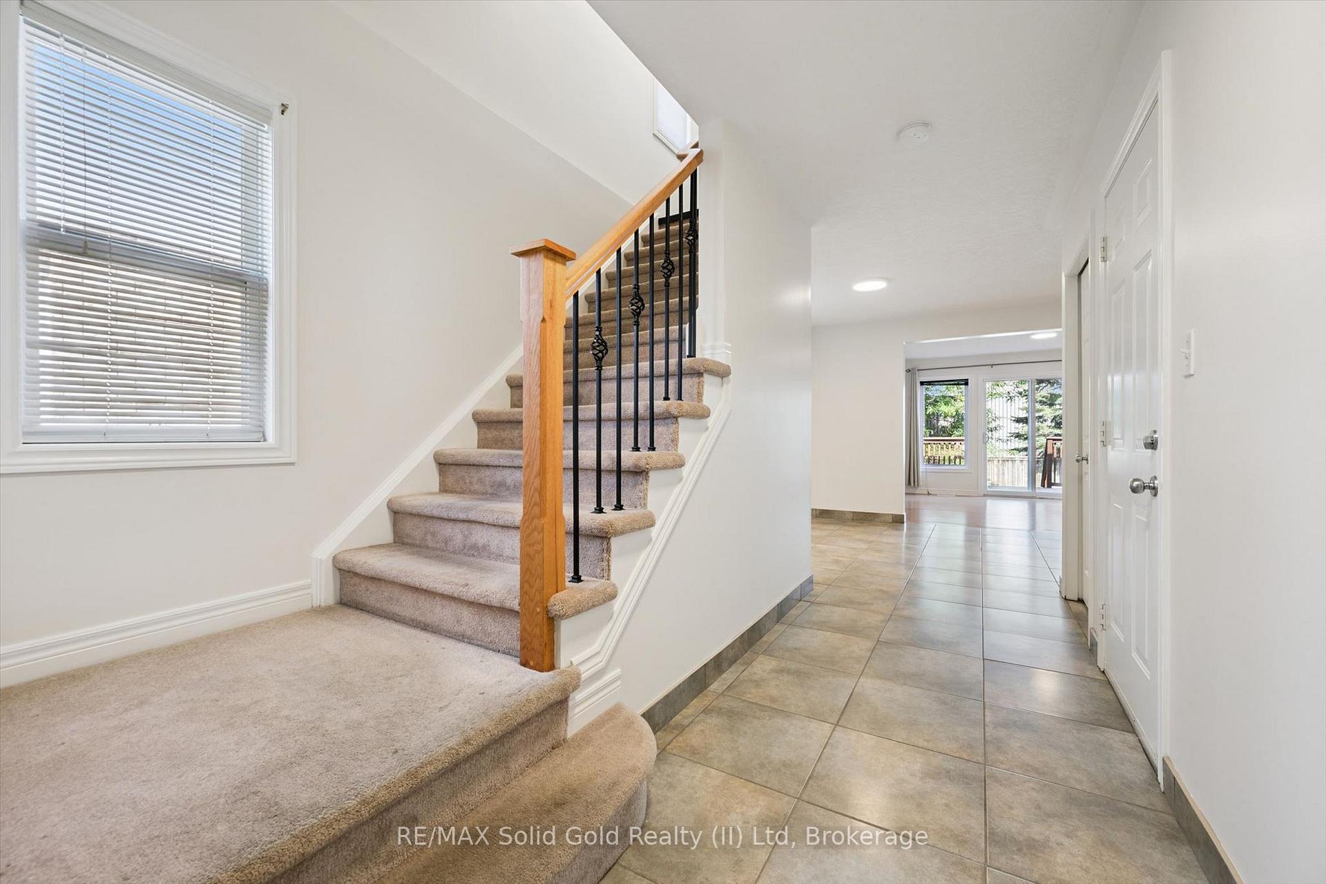 Photo 7 of 516 Dansbury Drive, Waterloo, Lexington — HOMEH