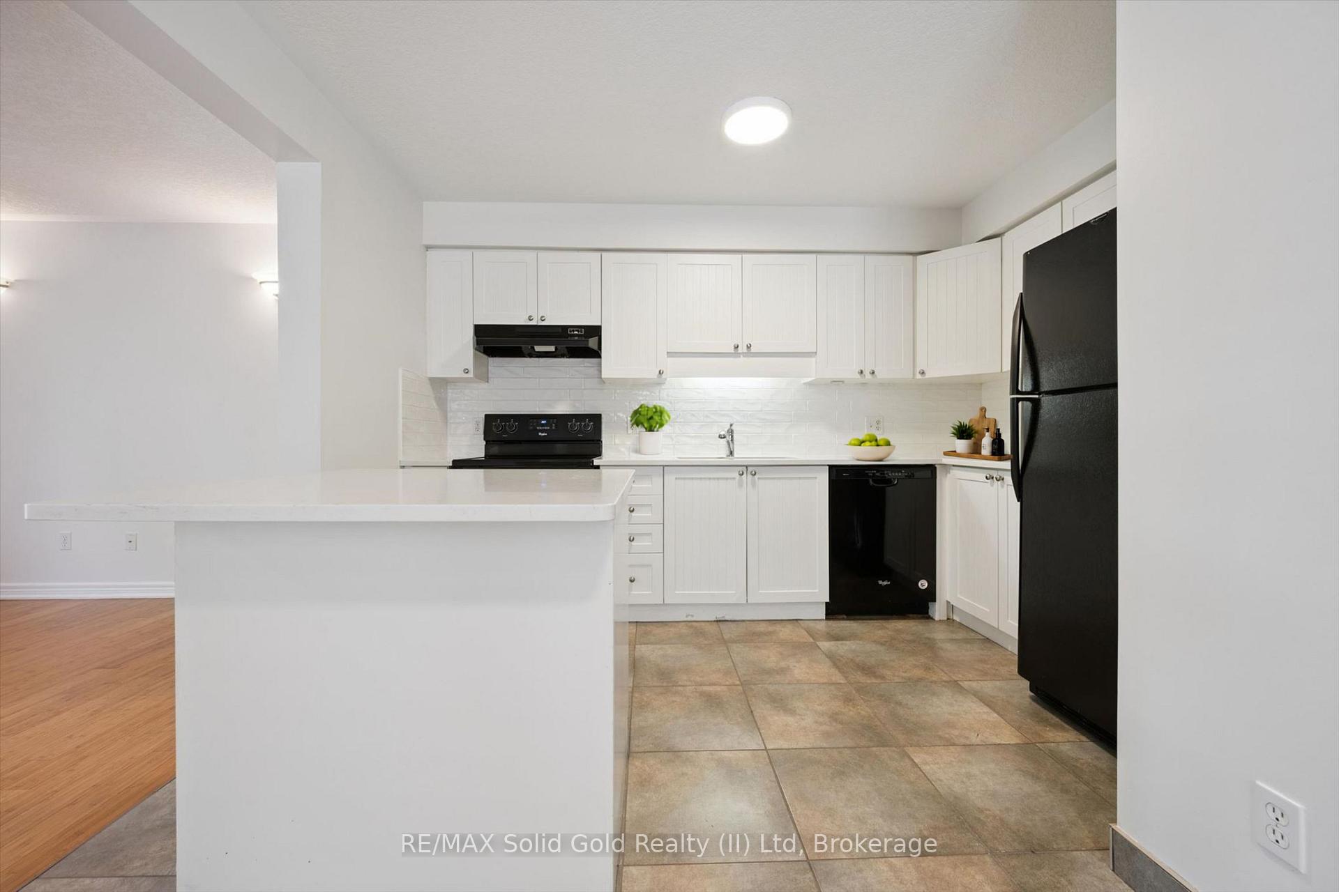 Photo 9 of 516 Dansbury Drive, Waterloo, Lexington — HOMEH