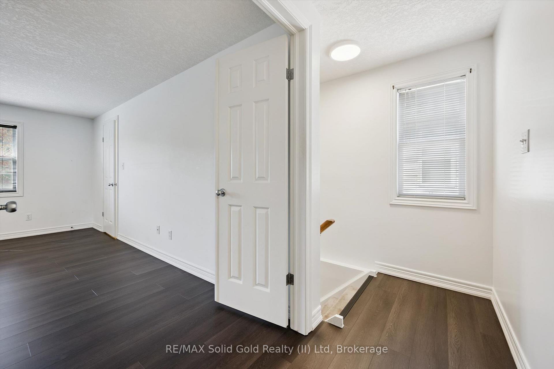 Photo 14 of 516 Dansbury Drive, Waterloo, Lexington — HOMEH