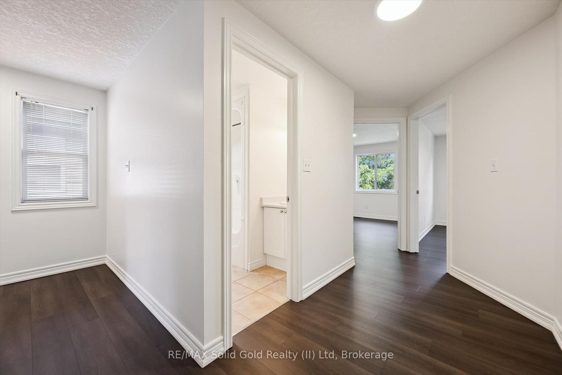 Photo 18 of 516 Dansbury Drive, Waterloo, Lexington — HOMEH